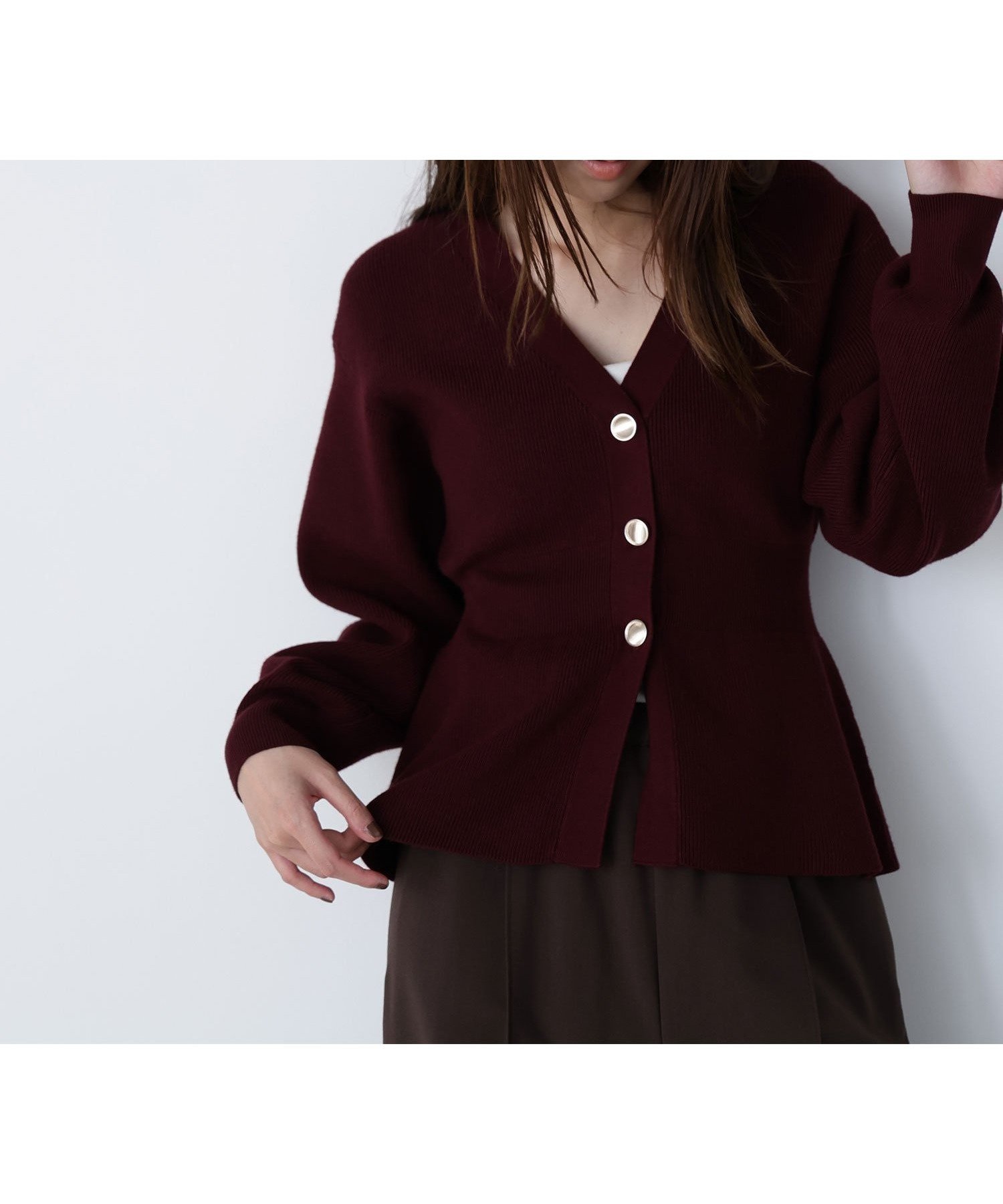 【ナチュラル ビューティー ベーシック/NATURAL BEAUTY BASIC】のペプラムフォルムカーディガン インテリア・キッズ・メンズ・レディースファッション・服の通販 founy(ファニー) 　ファッション　Fashion　レディースファッション　Fashion for Women　トップス・カットソー　Cut & Sew Tops　カーディガン・羽織り　Layered Style Cardigans　カーディガン　Cardigan, Knitwear　シェイプ　Shape, Slim Fit　スリット　Slit, Slit Detail　スリーブ　Sleeve, Long Sleeve / Short Sleeve　フォルム　Silhouette, Form　フロント　Front, Front Design　畦　Ribbed Knit　バーガンディ1|ID: prp329100004733354 ipo3291000000034192329