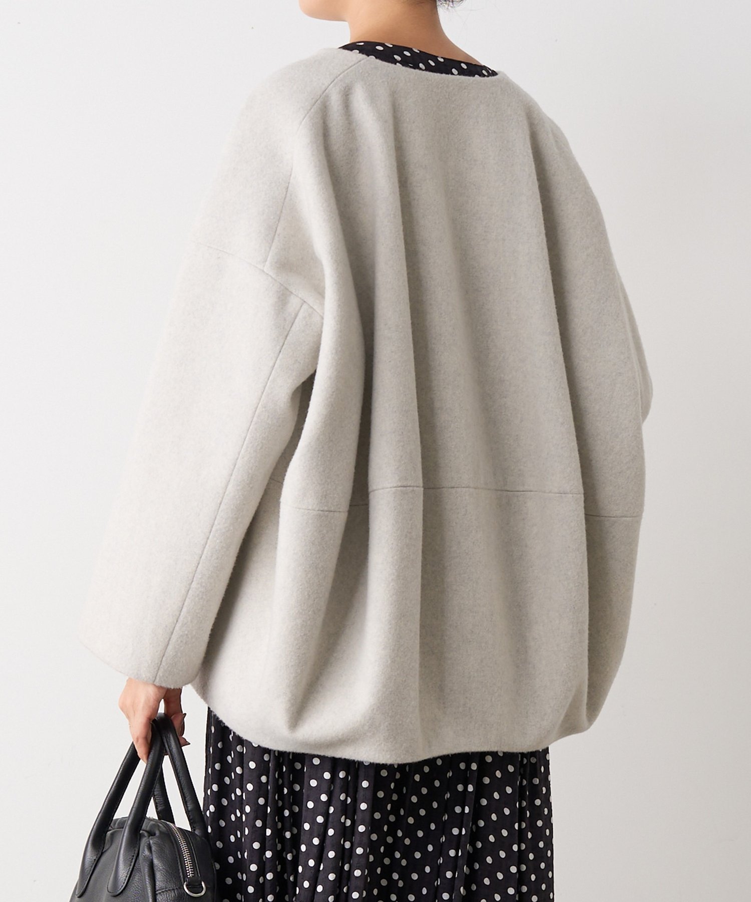 【ビアズリー/BEARDSLEY】の後ろぷっくりウールショートコート インテリア・キッズ・メンズ・レディースファッション・服の通販 founy(ファニー) 　ファッション　Fashion　レディースファッション　Fashion for Women　アウター　Coat / Outerwear Collection　コート・ロングコート・ピーコート　Long Coats, Peacoats & More　ストール　Stole, Wrap　タートル　Turtleneck, Turtle Collar　ポケット　Pocket, Pocket Detail　A/W・秋冬　Autumn/Winter　再入荷　Restock / Back in Stock　おすすめ　Recommended / Our Picks　ライトグレー|ID: prp329100004733403 ipo3291000000034631730