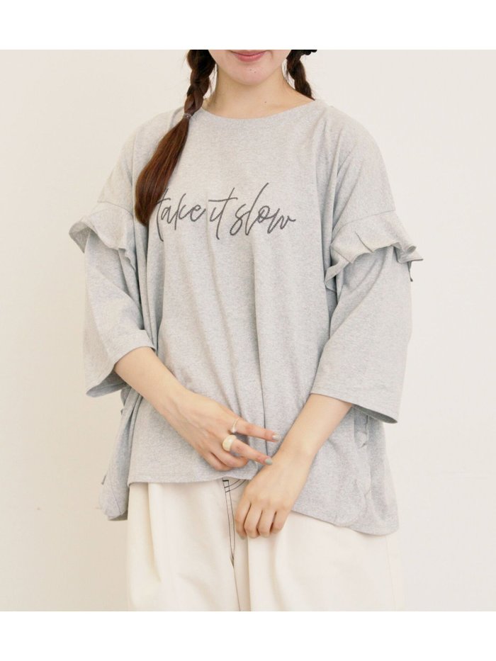 【サマンサモスモス/Samansa Mos2】の接触冷感 袖フリルロゴ刺繍Tシャツ インテリア・キッズ・メンズ・レディースファッション・服の通販 founy(ファニー) https://founy.com/ ファッション Fashion レディースファッション Fashion for Women トップス・カットソー Cut & Sew Tops シャツ・ブラウス・オフィスカジュアル Elegant Blouses & Button-Ups ロングTシャツ・Tシャツ Longline T-Shirts & Tees フリル Frill, Ruffle フロント Front, Front Design ワンポイント One Point, Statement Accent |ID: prp329100004733460 ipo3291000000034274929