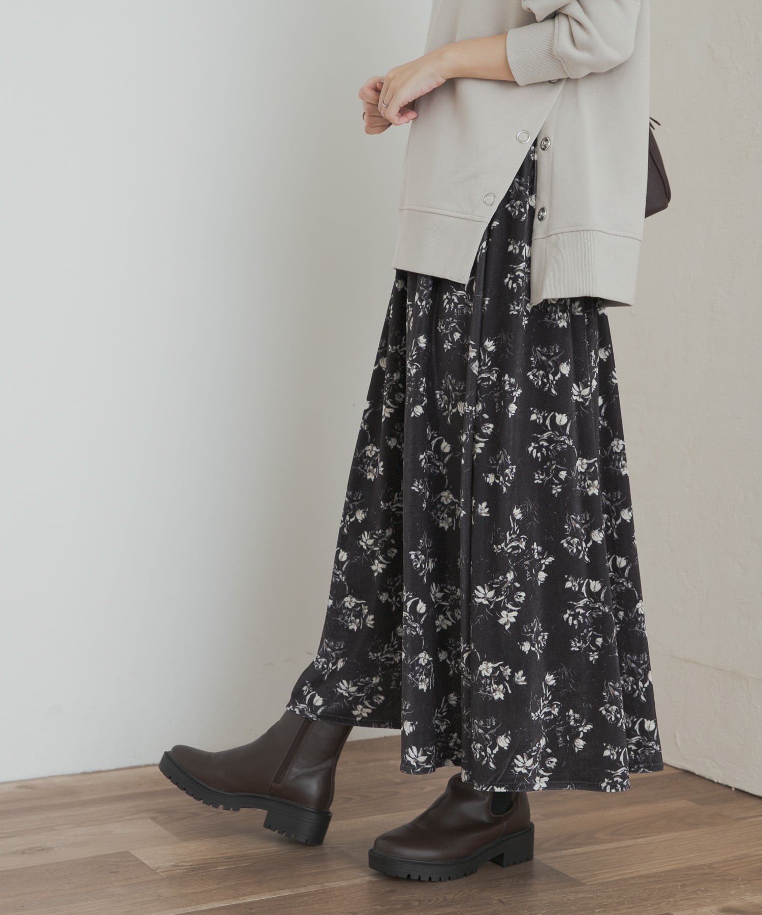 【アーバンリサーチ ドアーズ/URBAN RESEARCH DOORS】のベロアフラワープリントスカート インテリア・キッズ・メンズ・レディースファッション・服の通販 founy(ファニー) ファッション Fashion レディースファッション Fashion for Women スカート Skirts 2025年 2025 2025-2026秋冬・A/W Autumn/Winter 2025–26 AW25–26 冬 Winter / This Winter シンプル Simple, Minimal トレンド Trend, Trending Now フレア Flare, Flared プリント Print, Printed Pattern ベロア Velour, Soft Velvet ルーズ Loose, Oversized エレガント 上品 Elegant A/W・秋冬 Autumn/Winter BLACK|ID: prp329100004733521 ipo3291000000034577470