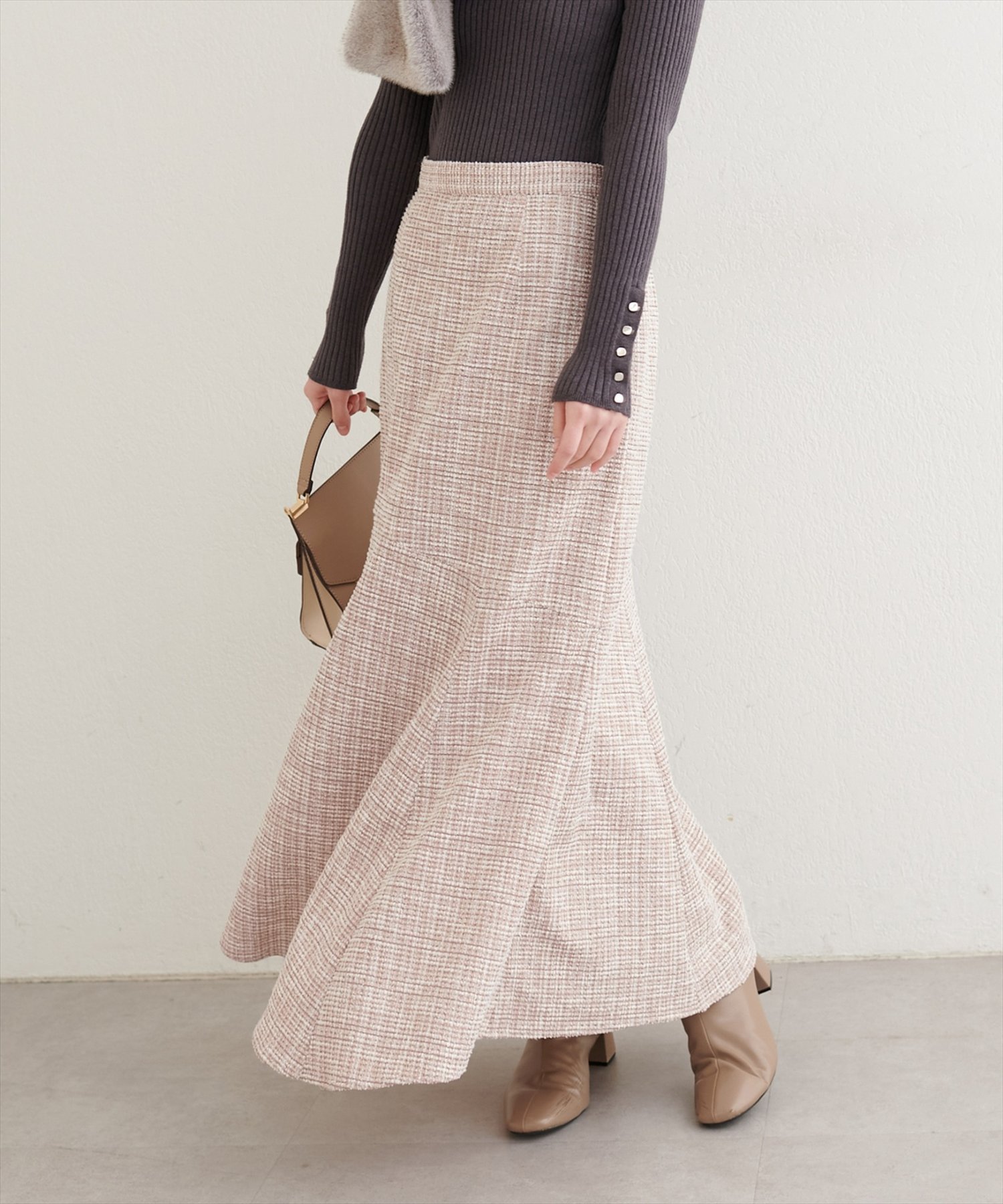 【ナチュラルクチュール/natural couture】の【WEB限定】イレヘムツイードチェックスカート インテリア・キッズ・メンズ・レディースファッション・服の通販 founy(ファニー) ファッション Fashion レディースファッション Fashion for Women スカート Skirts アシンメトリー Asymmetrical Style スウェット / スエット Sweatshirt, Sweatwear スニーカー Sneakers, Trainers チェック Check, Plaid, Tartan ツイード Twill, Twill Weave ポケット Pocket, Pocket Detail リラックス Relax, Relaxed Fit A/W・秋冬 Autumn/Winter 再入荷 Restock / Back in Stock おすすめ Recommended / Our Picks エレガント 上品 Elegant 2025年 2025 2025-2026秋冬・A/W Autumn/Winter 2025–26 AW25–26 グレイッシュベージュ|ID: prp329100004733619 ipo3291000000034529663