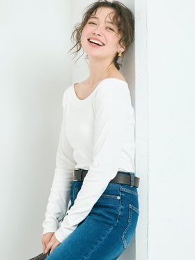 【コカ/COCA】のスムースラグランオフショルダートップス 人気、トレンドファッション・服の通販 founy(ファニー) ファッション Fashion レディースファッション Fashion for Women トップス・カットソー Cut & Sew Tops オフショルダー トップス Off-Shoulder Tops / Bardot Style Tops カーゴパンツ Cargo Pants, Utility Pants カーディガン Cardigan, Knitwear コンパクト Compact, Small Size シンプル Simple, Minimal ジャケット Jacket, Outerwear スラックス Slacks, Dress Pants スリーブ Sleeve, Long Sleeve / Short Sleeve デニム Denim, Jeans Material なめらか Smooth, Silky Texture フィット Fit, Slim Fit フェミニン Feminine, Girly ボトム Bottoms, Lower Wear ボーダー Border, Stripe ポケット Pocket, Pocket Detail 無地 Plain, Solid Color リラックス Relax, Relaxed Fit ロング Long, Long-Length 2025年 2025 2025-2026秋冬・A/W Autumn/Winter 2025–26 AW25–26 |ID:prp329100004733651