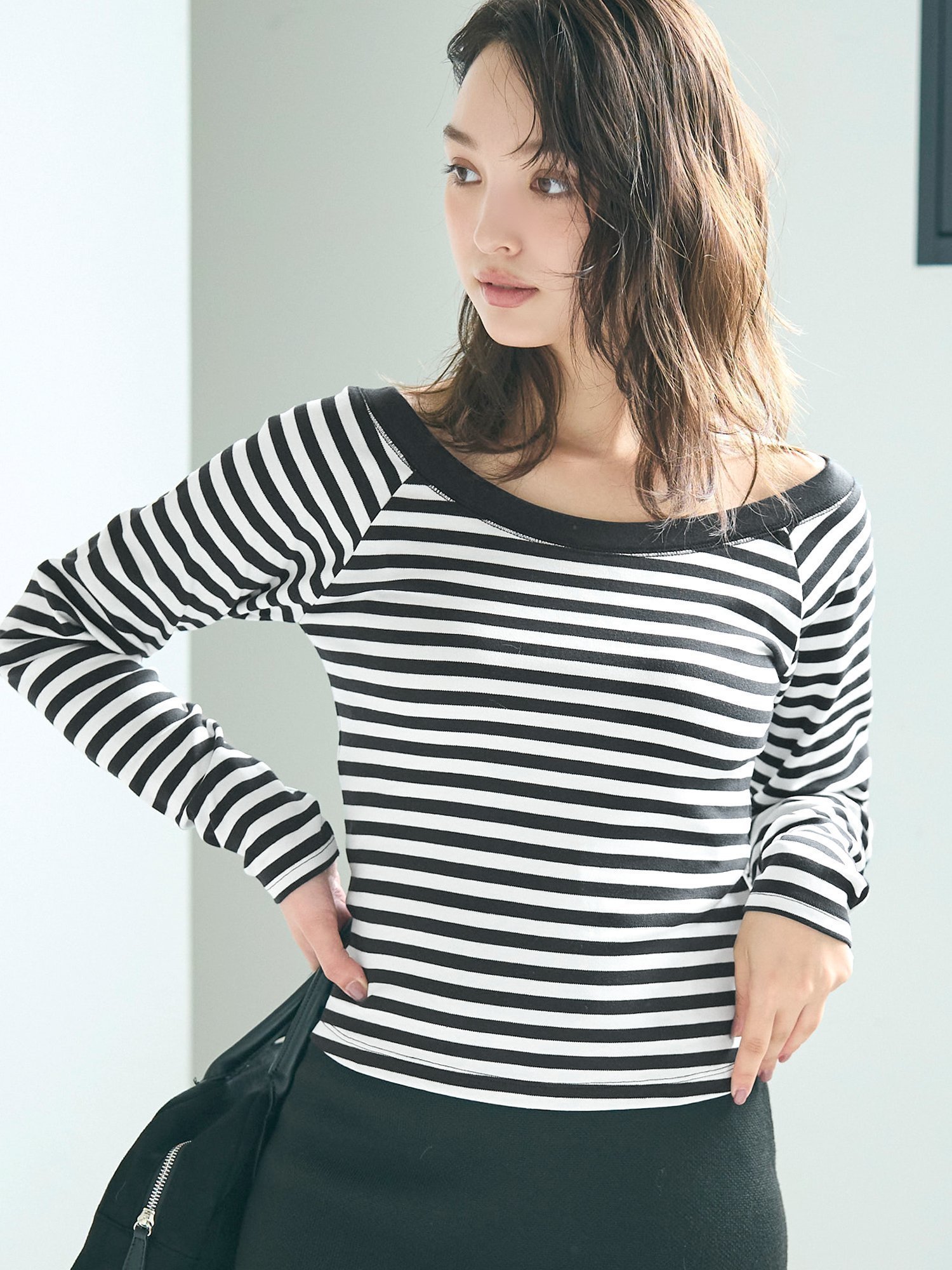 【コカ/COCA】のスムースラグランオフショルダートップス インテリア・キッズ・メンズ・レディースファッション・服の通販 founy(ファニー) ファッション Fashion レディースファッション Fashion for Women トップス・カットソー Cut & Sew Tops オフショルダー トップス Off-Shoulder Tops / Bardot Style Tops カーゴパンツ Cargo Pants, Utility Pants カーディガン Cardigan, Knitwear コンパクト Compact, Small Size シンプル Simple, Minimal ジャケット Jacket, Outerwear スラックス Slacks, Dress Pants スリーブ Sleeve, Long Sleeve / Short Sleeve デニム Denim, Jeans Material なめらか Smooth, Silky Texture フィット Fit, Slim Fit フェミニン Feminine, Girly ボトム Bottoms, Lower Wear ボーダー Border, Stripe ポケット Pocket, Pocket Detail 無地 Plain, Solid Color リラックス Relax, Relaxed Fit ロング Long, Long-Length 2025年 2025 2025-2026秋冬・A/W Autumn/Winter 2025–26 AW25–26 Border|ID: prp329100004733651 ipo3291000000034568683