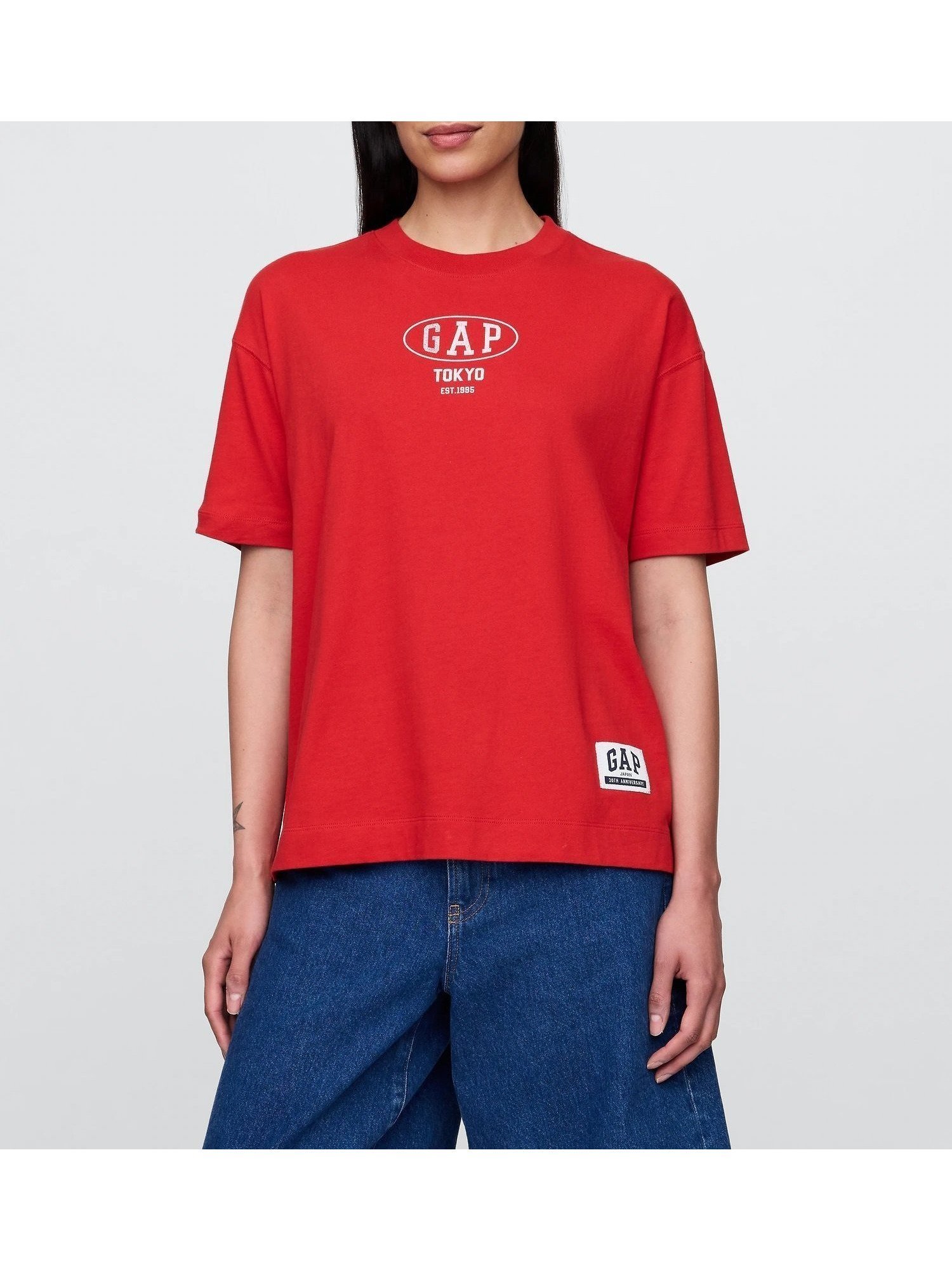 【ギャップ/GAP】の30th アニバーサリー オーバーサイズ GAPロゴTシャツ インテリア・キッズ・メンズ・レディースファッション・服の通販 founy(ファニー) 　ファッション　Fashion　レディースファッション　Fashion for Women　トップス・カットソー　Cut & Sew Tops　シャツ・ブラウス・オフィスカジュアル　Elegant Blouses & Button-Ups　ロングTシャツ・Tシャツ　Longline T-Shirts & Tees　おすすめ　Recommended / Our Picks　グラフィック　Graphic, Graphic Design　ショルダー　Shoulder, Shoulder Strap　スタイリッシュ　Stylish, Fashionable　ダウン　Down, Puffer　ドロップ　Drop Shoulder, Dropped Style　フィット　Fit, Slim Fit　フロント　Front, Front Design　半袖　Short Sleeve, Half Sleeve　TOMATO_SAUCE|ID: prp329100004733658 ipo3291000000034266718
