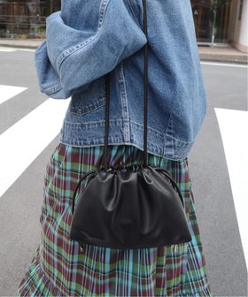 【スローブ イエナ/SLOBE IENA】の《追加3》SLOBE 3WAY スムース巾着バッグ 人気、トレンドファッション・服の通販 founy(ファニー) ファッション Fashion レディースファッション Fashion for Women バッグ Bags 2025年 2025 2025-2026秋冬・A/W Autumn/Winter 2025–26 AW25–26 クラッチ Clutch, Clutch Bag ショルダー Shoulder, Shoulder Strap スマート Smart, Elegant トレンド Trend, Trending Now ハンド Hand, Handmade フェミニン Feminine, Girly フォルム Silhouette, Form ベーシック Basic, Essential 人気 Popular, Best Seller 巾着 Drawstring Bag, Kinchaku 軽量 Lightweight, Ultra Light |ID:prp329100004733915