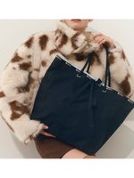 【フレイ アイディー/FRAY I.D】の【LeSportsac× FRAY I.D】RB LARGE 2WAY TOTE 人気、トレンドファッション・服の通販 founy(ファニー) ファッション Fashion レディースファッション Fashion for Women バッグ Bags 軽量 Lightweight, Ultra Light シンプル Simple, Minimal スマート Smart, Elegant センター Center, Center Line パステル Pastel, Soft Color ベーシック Basic, Essential ポケット Pocket, Pocket Detail リバーシブル Reversible, Two-Sided リボン Ribbon, Bow 旅行 Travel ビジネス 仕事 通勤 Business / Work / Commuting |ID:prp329100004733916