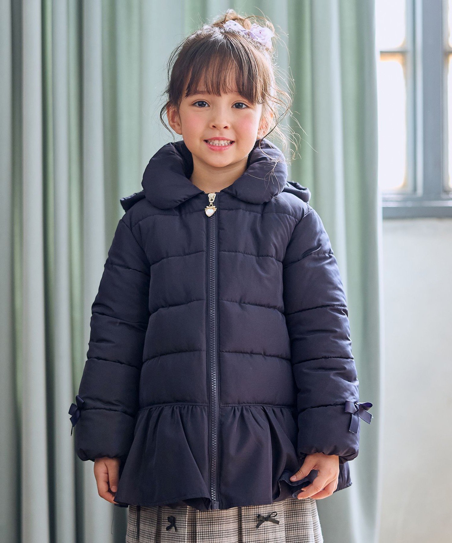 【エニー/ANY / KIDS】の【フード取り外し/洗濯機可能】中綿フリル リボンコート インテリア・キッズ・メンズ・レディースファッション・服の通販 founy(ファニー) 　ファッション　Fashion　キッズファッション　Fashion for Kids　アウター　Coat Outerwear /Kids　洗える　Machine Washable　チャーム　Charm, Pendant　フリル　Frill, Ruffle　フレア　Flare, Flared　ポケット　Pocket, Pocket Detail　防寒　Cold Protection, Winter-Ready　リボン　Ribbon, Bow　冬　Winter / This Winter　ネイビー[075]|ID: prp329100004733919 ipo3291000000034773623