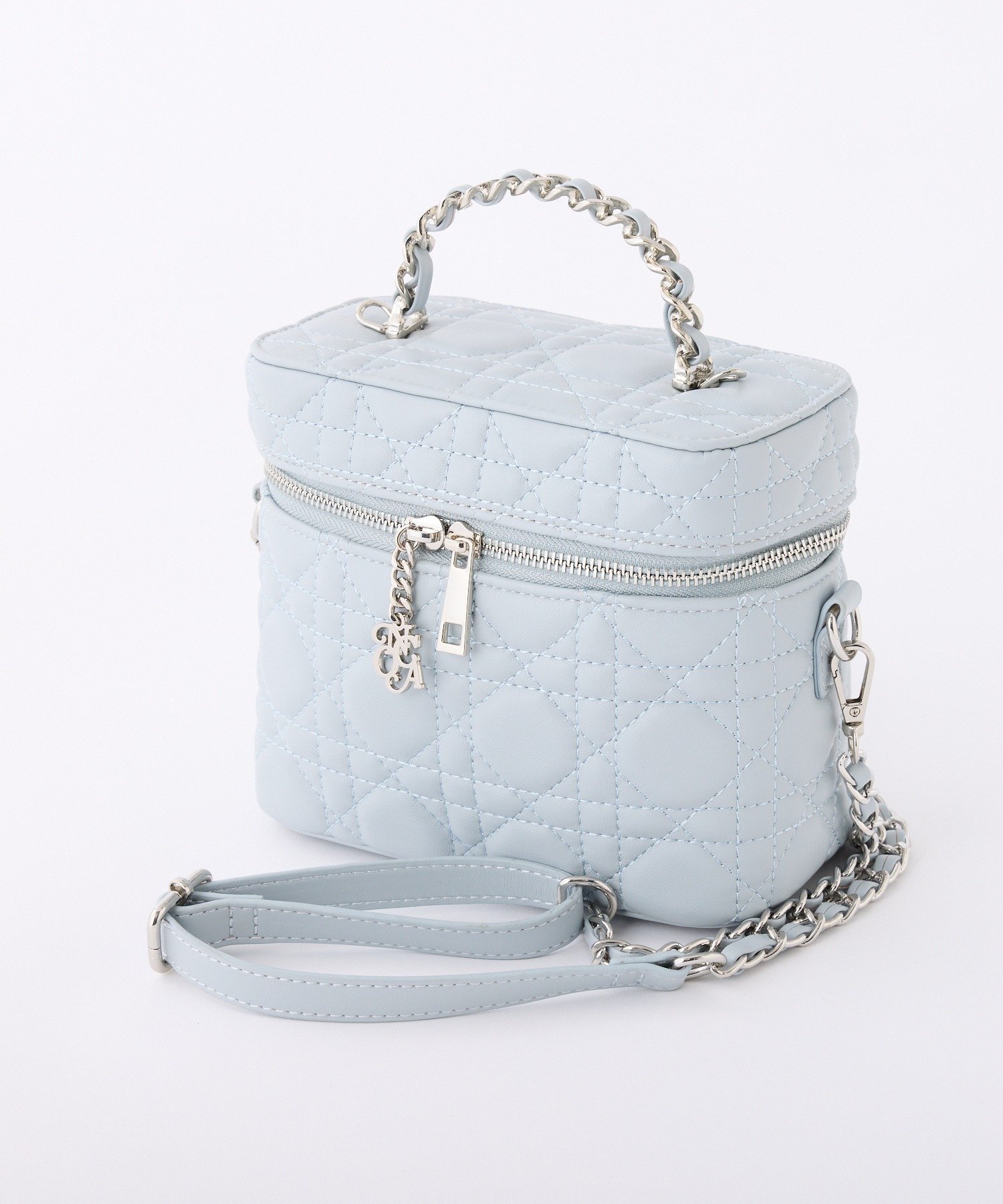 【ナイスクラップ/NICE CLAUP】の【新色追加】チャーム付きキルティングバニティバッグ インテリア・キッズ・メンズ・レディースファッション・服の通販 founy(ファニー) 　ファッション　Fashion　レディースファッション　Fashion for Women　バッグ　Bags　2025年　2025　2025-2026秋冬・A/W　Autumn/Winter 2025–26 AW25–26　ガーリー　Girly, Feminine Style　シンプル　Simple, Minimal　チャーム　Charm, Pendant　ツイード　Twill, Twill Weave　ベーシック　Basic, Essential　ポケット　Pocket, Pocket Detail　サックスブルー|ID: prp329100004733970 ipo3291000000034601425