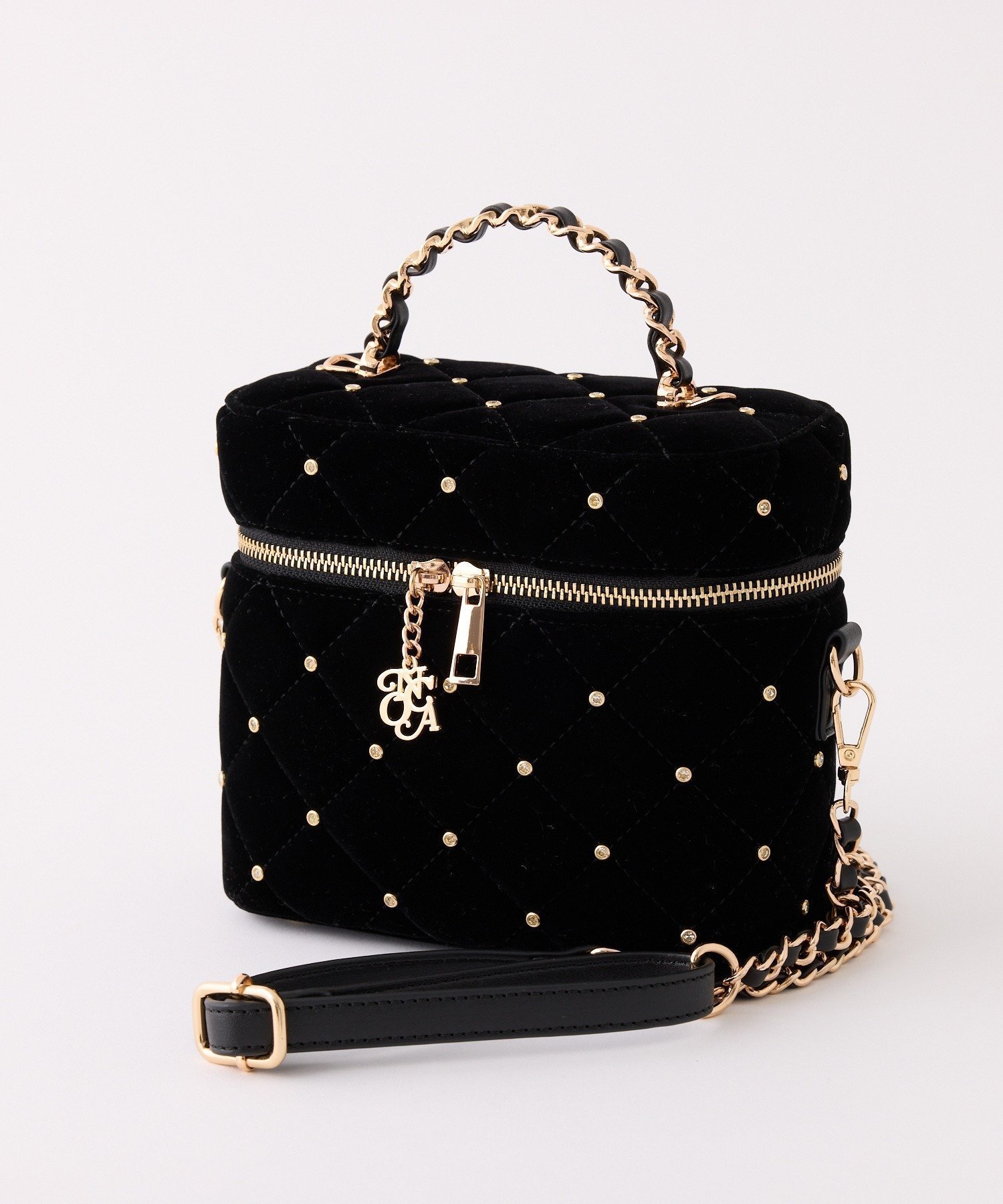 【ナイスクラップ/NICE CLAUP】の【新色追加】チャーム付きキルティングバニティバッグ インテリア・キッズ・メンズ・レディースファッション・服の通販 founy(ファニー) 　ファッション　Fashion　レディースファッション　Fashion for Women　バッグ　Bags　2025年　2025　2025-2026秋冬・A/W　Autumn/Winter 2025–26 AW25–26　ガーリー　Girly, Feminine Style　シンプル　Simple, Minimal　チャーム　Charm, Pendant　ツイード　Twill, Twill Weave　ベーシック　Basic, Essential　ポケット　Pocket, Pocket Detail　ブラック系その他|ID: prp329100004733970 ipo3291000000034601426