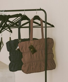 【グローバルワーク/GLOBAL WORK】の推しごとギャザートート/495802 人気、トレンドファッション・服の通販 founy(ファニー) ファッション Fashion レディースファッション Fashion for Women バッグ Bags シャーリング Shirring, Ruched チャーム Charm, Pendant ポーチ Pouch, Small Case リップ Lip, Lip Motif ビジネス 仕事 通勤 Business / Work / Commuting |ID:prp329100004733984