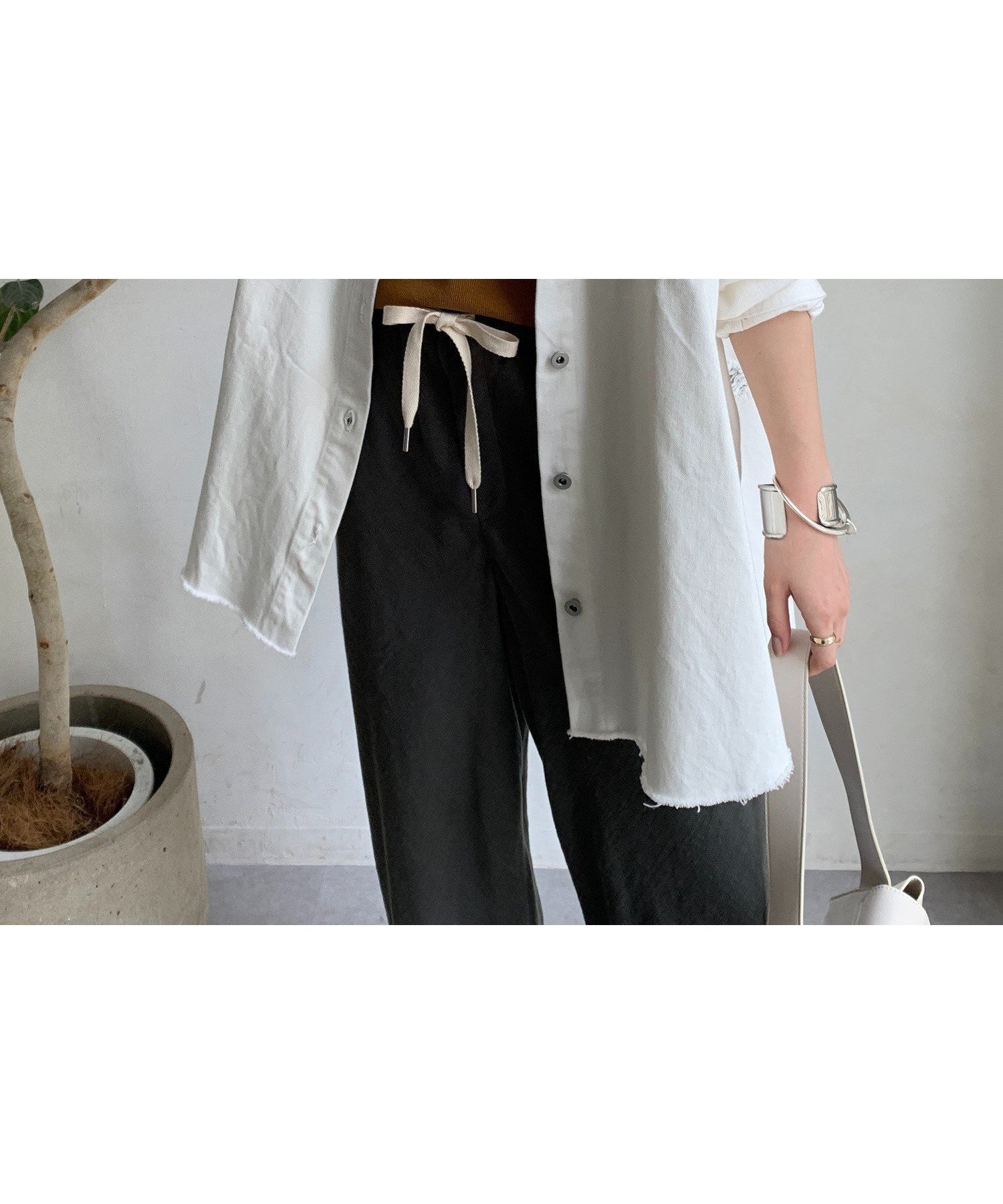 【ドゥドゥ/DouDou】の【新色追加】ダメージデニムシャツ インテリア・キッズ・メンズ・レディースファッション・服の通販 founy(ファニー) ファッション Fashion レディースファッション Fashion for Women トップス・カットソー Cut & Sew Tops シャツ・ブラウス・オフィスカジュアル Elegant Blouses & Button-Ups インナー Innerwear ヴィンテージ Vintage Style ジャケット Jacket, Outerwear スマート Smart, Elegant ダメージ Distressed, Destroyed バランス Balance, Style Balance フィット Fit, Slim Fit ロング Long, Long-Length S/S・春夏 SS, Spring/Summer, Warm Season 再入荷 Restock / Back in Stock 夏 Summer 2025年 2025 2025春夏・S/S Spring/Summer 2025 SS25 ホワイト|ID: prp329100004734010 ipo3291000000034580893