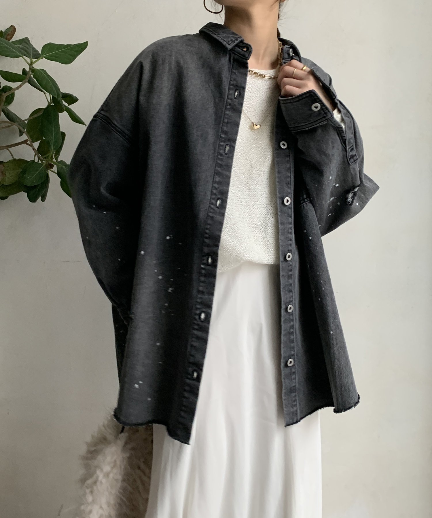 【ドゥドゥ/DouDou】の【新色追加】ダメージデニムシャツ インテリア・キッズ・メンズ・レディースファッション・服の通販 founy(ファニー) ファッション Fashion レディースファッション Fashion for Women トップス・カットソー Cut & Sew Tops シャツ・ブラウス・オフィスカジュアル Elegant Blouses & Button-Ups インナー Innerwear ヴィンテージ Vintage Style ジャケット Jacket, Outerwear スマート Smart, Elegant ダメージ Distressed, Destroyed バランス Balance, Style Balance フィット Fit, Slim Fit ロング Long, Long-Length S/S・春夏 SS, Spring/Summer, Warm Season 再入荷 Restock / Back in Stock 夏 Summer 2025年 2025 2025春夏・S/S Spring/Summer 2025 SS25 ブラックその他1|ID: prp329100004734010 ipo3291000000034580902