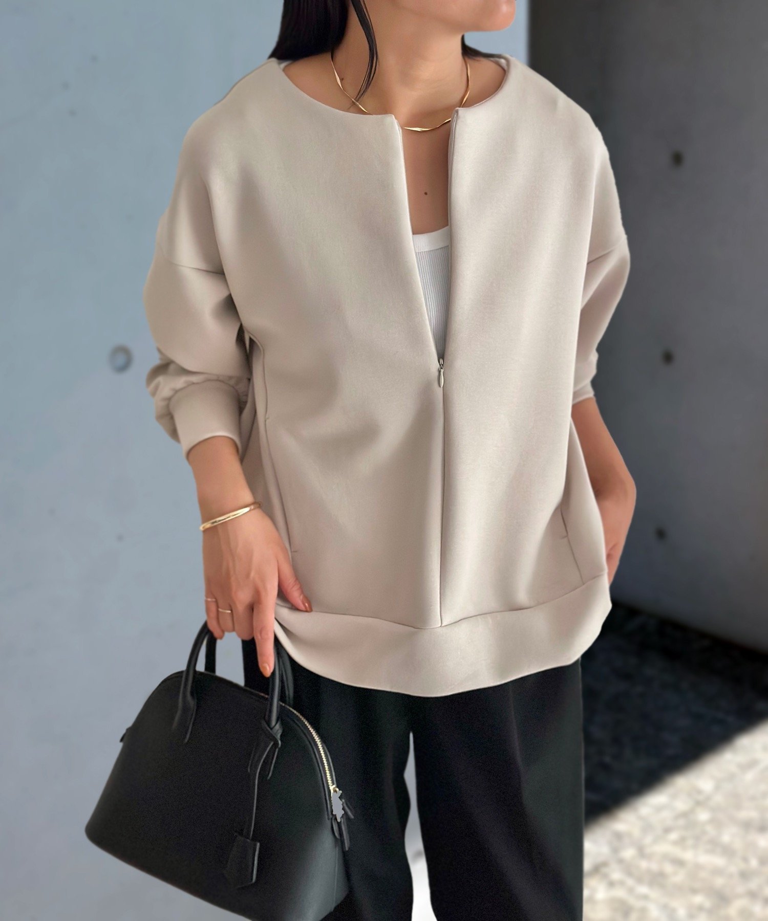 【スタイルドア/STYLEDOOR】のダンボールフロント2wayクルーネックプルオーバー インテリア・キッズ・メンズ・レディースファッション・服の通販 founy(ファニー) 　ファッション　Fashion　レディースファッション　Fashion for Women　トップス・カットソー　Cut & Sew Tops　カジュアルプルオーバー・ニットトップス　Pullovers & Knit Tops / Casual Pullovers　アウトドア　Outdoor Clothing　インナー　Innerwear　洗える　Machine Washable　キャミソール　Camisole, Spaghetti Strap Top　シルバー　Silver, Metallic Silver　タンク　Tank Top, Sleeveless Top　フォルム　Silhouette, Form　フロント　Front, Front Design　ボトム　Bottoms, Lower Wear　ポケット　Pocket, Pocket Detail　エレガント 上品　Elegant　ライトベージュ|ID: prp329100004734272 ipo3291000000034197881