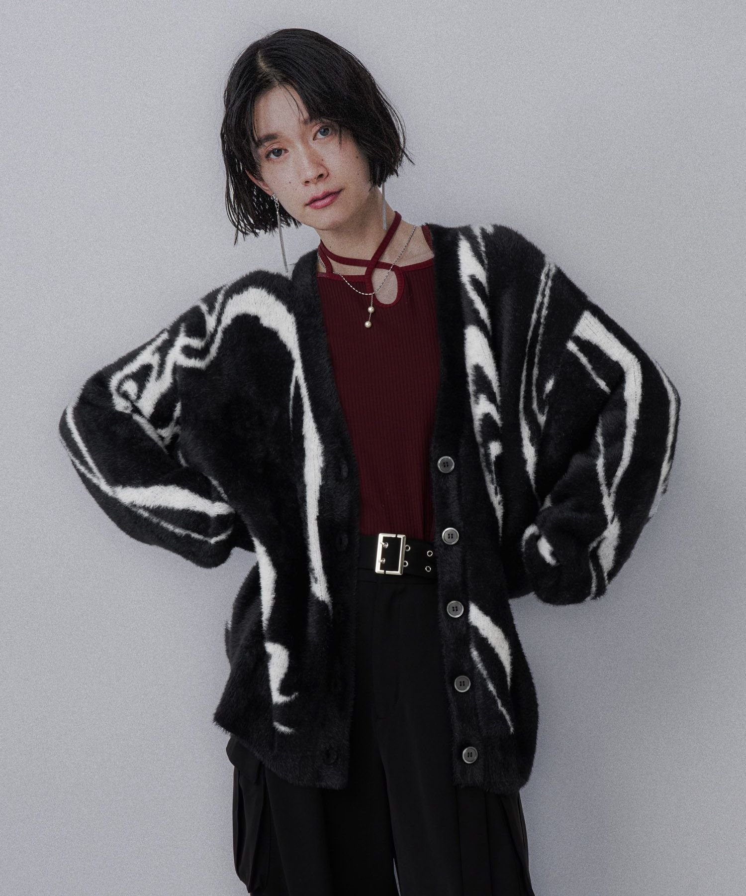 【ハレ/HARE】のアソートガラシャギーVネックカーディガン インテリア・キッズ・メンズ・レディースファッション・服の通販 founy(ファニー) ファッション Fashion レディースファッション Fashion for Women トップス・カットソー Cut & Sew Tops カーディガン・羽織り Layered Style Cardigans Vネックトップス V-Neck Tops / V-Cut Neckline Shirts アクセサリー Fashion Accessories ウェーブ Wavy Pattern エレガント 上品 Elegant 厚底 Platform Shoes カーディガン Cardigan, Knitwear ショート Short, Short Length シンプル Simple, Minimal ジャケット Jacket, Outerwear ストレート Straight, Straight Cut スニーカー Sneakers, Trainers タートルネック Turtleneck, High Neck デニム Denim, Jeans Material トレンド Trend, Trending Now フィット Fit, Slim Fit フェミニン Feminine, Girly フラワー Flower, Floral プリーツ Pleats, Pleated ミドル Middle Length, Mid Height メタル Metal, Metal Parts リラックス Relax, Relaxed Fit おすすめ Recommended / Our Picks ブラック09|ID: prp329100004734541 ipo3291000000034585998