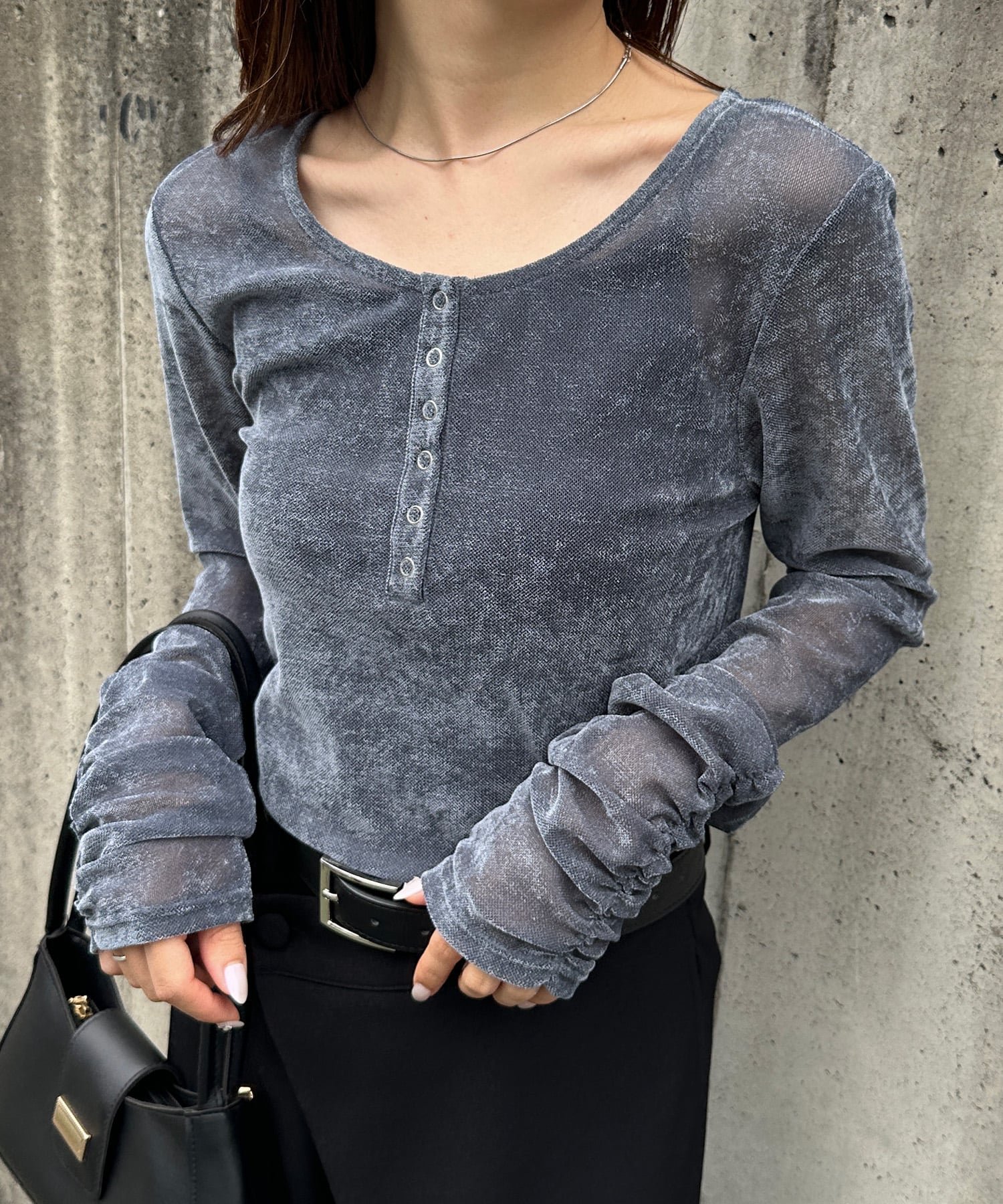 【ラナン/Ranan】のRanan/シアーベロアヘンリーネックトップス インテリア・キッズ・メンズ・レディースファッション・服の通販 founy(ファニー) 　ファッション　Fashion　レディースファッション　Fashion for Women　トップス・カットソー　Cut & Sew Tops　ベロアトップス　Velour Tops / Velvet-Look Items　インナー　Innerwear　ヴィンテージ　Vintage Style　ギャザー　Gathered, Ruffled　コンパクト　Compact, Small Size　サロペット　Overalls, Salopette　シャーリング　Shirring, Ruched　シンプル　Simple, Minimal　スラックス　Slacks, Dress Pants　デコルテ　Décolleté, Neckline　デニム　Denim, Jeans Material　トレンド　Trend, Trending Now　長袖　Long Sleeve, Full Sleeve　バレエ　Ballet, Ballet Style　ビスチェ　Bustier, Corset Top　フレア　Flare, Flared　ベーシック　Basic, Essential　ポケット　Pocket, Pocket Detail　ルーズ　Loose, Oversized　ロング　Long, Long-Length　ワイド　Wide, Wide Fit　ワンポイント　One Point, Statement Accent　冬　Winter / This Winter　おすすめ　Recommended / Our Picks　ビジネス 仕事 通勤　Business / Work / Commuting　GR|ID: prp329100004734881 ipo3291000000034203358