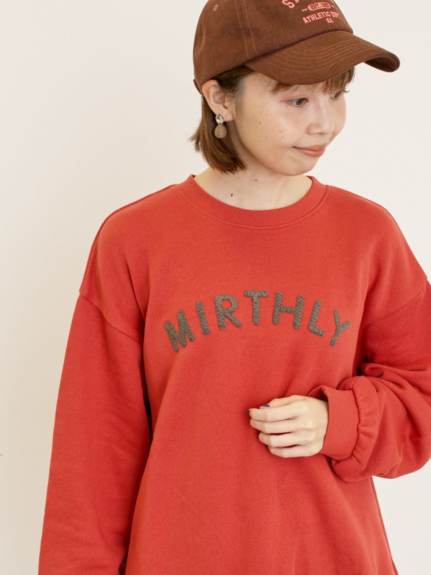 【サマンサモスモス/Samansa Mos2】の飛び裏毛ざっくり刺繍ロゴスウェット 人気、トレンドファッション・服の通販 founy(ファニー) 　ファッション　Fashion　レディースファッション　Fashion for Women　トップス・カットソー　Cut & Sew Tops　レディースパーカー・カジュアルフーディー　Casual Hoodies & Sweatshirts　スウェット・クルーネックトップス　Sweatshirts & Crewnecks / Relaxed Fit Sweat Tops　デニム　Denim, Jeans Material　 other-1|ID: prp329100004734913 ipo3291000000034791507