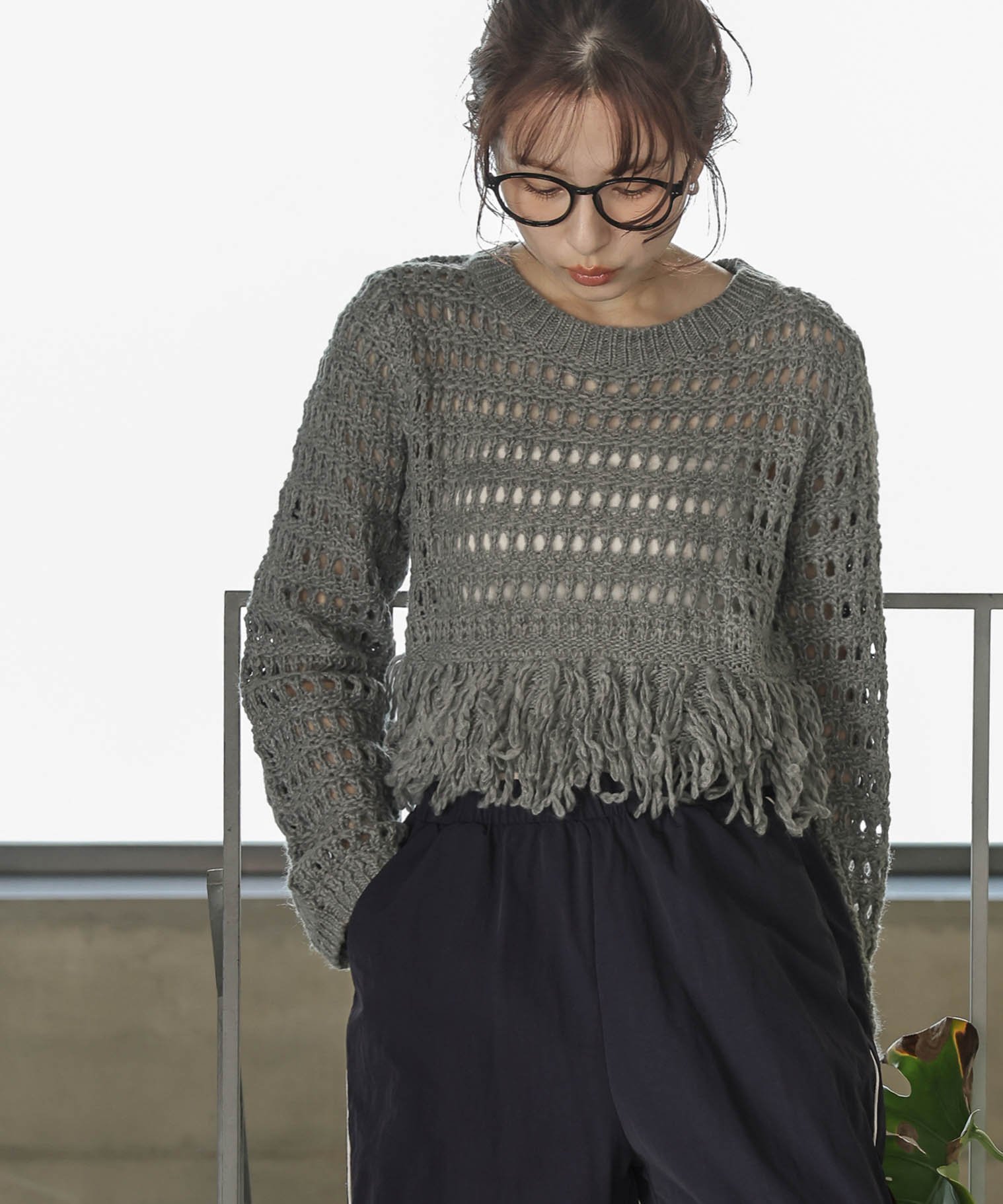 【ラジュール/Lajour】のメッシュフリンジニットトップス インテリア・キッズ・メンズ・レディースファッション・服の通販 founy(ファニー)  ファッション Fashion レディースファッション Fashion for Women トップス・カットソー Cut & Sew Tops ニット Knit Tops & Sweaters 2025年 2025 2025-2026秋冬・A/W Autumn/Winter 2025–26 AW25–26 ショート Short, Short Length バランス Balance, Style Balance フェミニン Feminine, Girly メッシュ Mesh, Net Fabric ルーズ Loose, Oversized エレガント 上品 Elegant 透かし Cut-Out, Lacework グレー|ID: prp329100004734930 ipo3291000000034306193