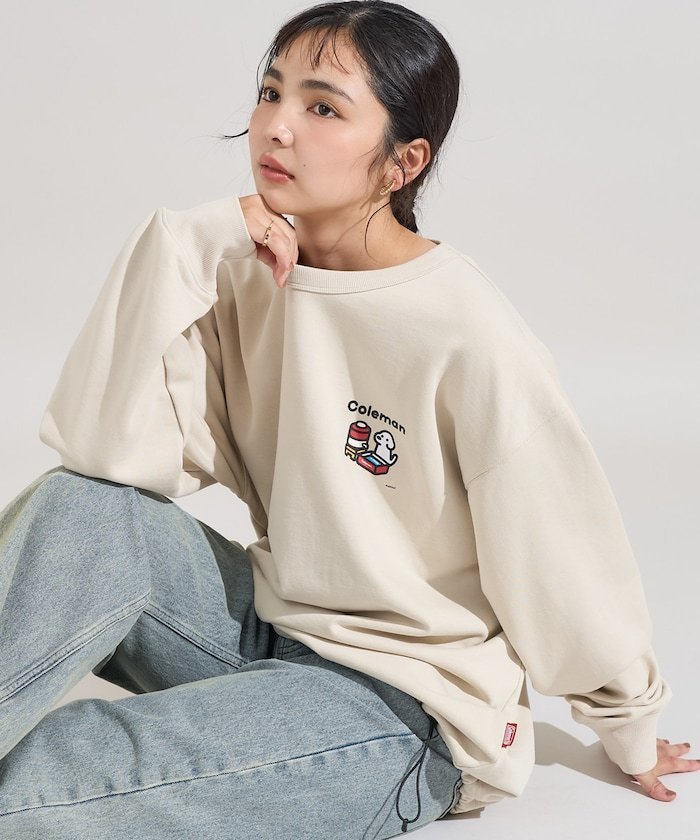 【フリークスストア/FREAK'S STORE】の別注 コールマン matsui rocky camping ドローコード クルーネック スウェット 25AW 人気、トレンドファッション・服の通販 founy(ファニー) 　ファッション　Fashion　レディースファッション　Fashion for Women　トップス・カットソー　Cut & Sew Tops　レディースパーカー・カジュアルフーディー　Casual Hoodies & Sweatshirts　スウェット・クルーネックトップス　Sweatshirts & Crewnecks / Relaxed Fit Sweat Tops　アウトドア　Outdoor Clothing　イラスト　Illustration　カーゴパンツ　Cargo Pants, Utility Pants　グラフィック　Graphic, Graphic Design　コーデュロイ　Corduroy, Cord Fabric　シンプル　Simple, Minimal　スウェット / スエット　Sweatshirt, Sweatwear　スラックス　Slacks, Dress Pants　デニム　Denim, Jeans Material　ドローコード　Drawcord, Drawstring Cord　定番　Standard, Basic Item　人気　Popular, Best Seller　バランス　Balance, Style Balance　フィット　Fit, Slim Fit　フロント　Front, Front Design　プリント　Print, Printed Pattern　ボトム　Bottoms, Lower Wear　別注　Limited Edition, Custom Order　レギュラー　Regular, Standard Fit　ワンポイント　One Point, Statement Accent　A/W・秋冬　Autumn/Winter　冬　Winter / This Winter　おすすめ　Recommended / Our Picks　犬　Dog　2025年　2025　 other-1|ID: prp329100004734992 ipo3291000000034882548