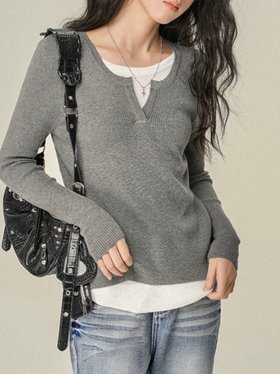 【ディアベル/DIAVEL】の【春夏新作】レイヤード風スリットネックカットTシャツ 人気、トレンドファッション・服の通販 founy(ファニー) ファッション Fashion レディースファッション Fashion for Women トップス・カットソー Cut & Sew Tops シャツ・ブラウス・オフィスカジュアル Elegant Blouses & Button-Ups ロングTシャツ・Tシャツ Longline T-Shirts & Tees 春 Spring ショート Short, Short Length シンプル Simple, Minimal スニーカー Sneakers, Trainers タイトスカート Pencil Skirt, Tight Skirt デニム Denim, Jeans Material トレンド Trend, Trending Now ドッキング Docking, Mixed Material バランス Balance, Style Balance フィット Fit, Slim Fit フェミニン Feminine, Girly フロント Front, Front Design プリーツ Pleats, Pleated リラックス Relax, Relaxed Fit ロング Long, Long-Length ワイド Wide, Wide Fit S/S・春夏 SS, Spring/Summer, Warm Season 再入荷 Restock / Back in Stock おすすめ Recommended / Our Picks 夏 Summer エレガント 上品 Elegant |ID:prp329100004735021