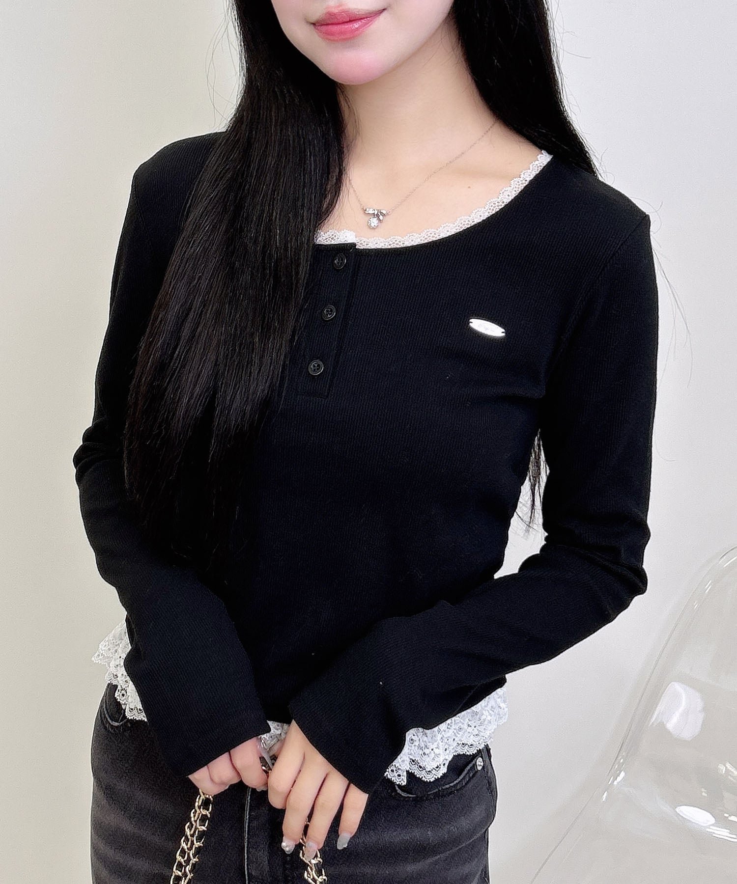 【イング/INGNI】のINGNI/ヘンリーNレース付プレートロゴ長袖リブTOPs 人気、トレンドファッション・服の通販 founy(ファニー) 　ファッション　Fashion　レディースファッション　Fashion for Women　トップス・カットソー　Cut & Sew Tops　ギャザー　Gathered, Ruffled　コンパクト　Compact, Small Size　スマホ　Smartphone, Mobile Device　ダブル　Double, Double-Breasted　長袖　Long Sleeve, Full Sleeve　フェミニン　Feminine, Girly　フリル　Frill, Ruffle　プレート　Plate, Dish　レース　Lace, Lace Fabric　 other-1|ID: prp329100004735033 ipo3291000000034204413