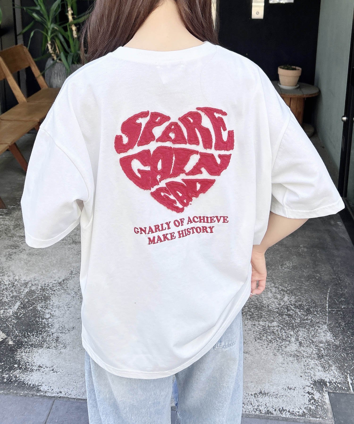 【イング/INGNI】のバックハート貼付チュニックTシャツ/A インテリア・キッズ・メンズ・レディースファッション・服の通販 founy(ファニー) 　ファッション　Fashion　レディースファッション　Fashion for Women　トップス・カットソー　Cut & Sew Tops　シャツ・ブラウス・オフィスカジュアル　Elegant Blouses & Button-Ups　ロングTシャツ・Tシャツ　Longline T-Shirts & Tees　おすすめ　Recommended / Our Picks　シンプル　Simple, Minimal　チュニック　Tunic, Long Top　デニム　Denim, Jeans Material　フロント　Front, Front Design　オフホワイト/アカ|ID: prp329100004735082 ipo3291000000034204754
