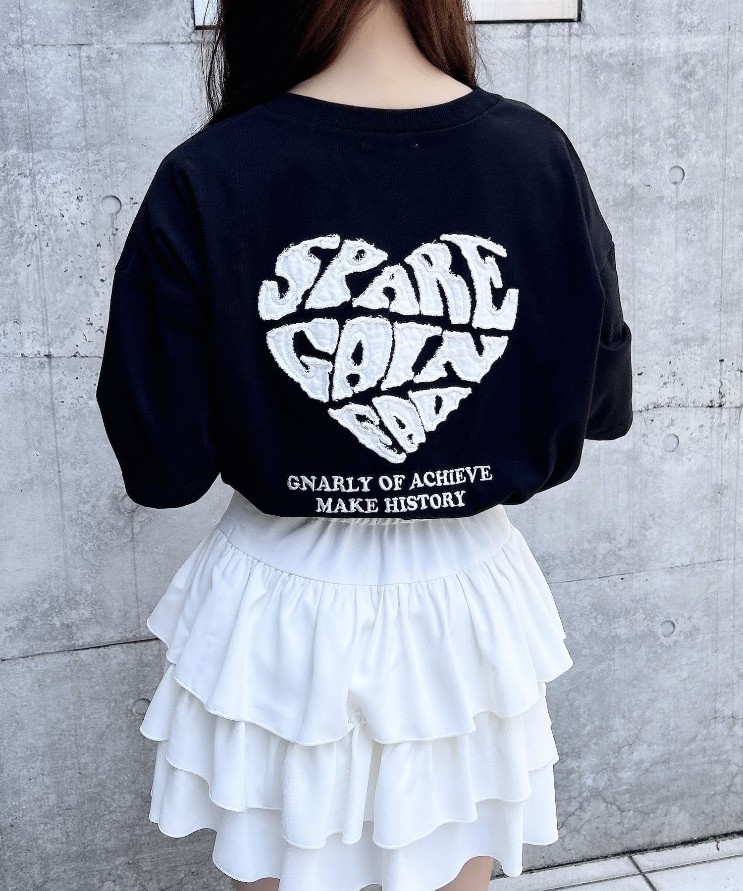 【イング/INGNI】のバックハート貼付チュニックTシャツ/A インテリア・キッズ・メンズ・レディースファッション・服の通販 founy(ファニー) 　ファッション　Fashion　レディースファッション　Fashion for Women　トップス・カットソー　Cut & Sew Tops　シャツ・ブラウス・オフィスカジュアル　Elegant Blouses & Button-Ups　ロングTシャツ・Tシャツ　Longline T-Shirts & Tees　おすすめ　Recommended / Our Picks　シンプル　Simple, Minimal　チュニック　Tunic, Long Top　デニム　Denim, Jeans Material　フロント　Front, Front Design　クロ/オフホワイト|ID: prp329100004735082 ipo3291000000034204760