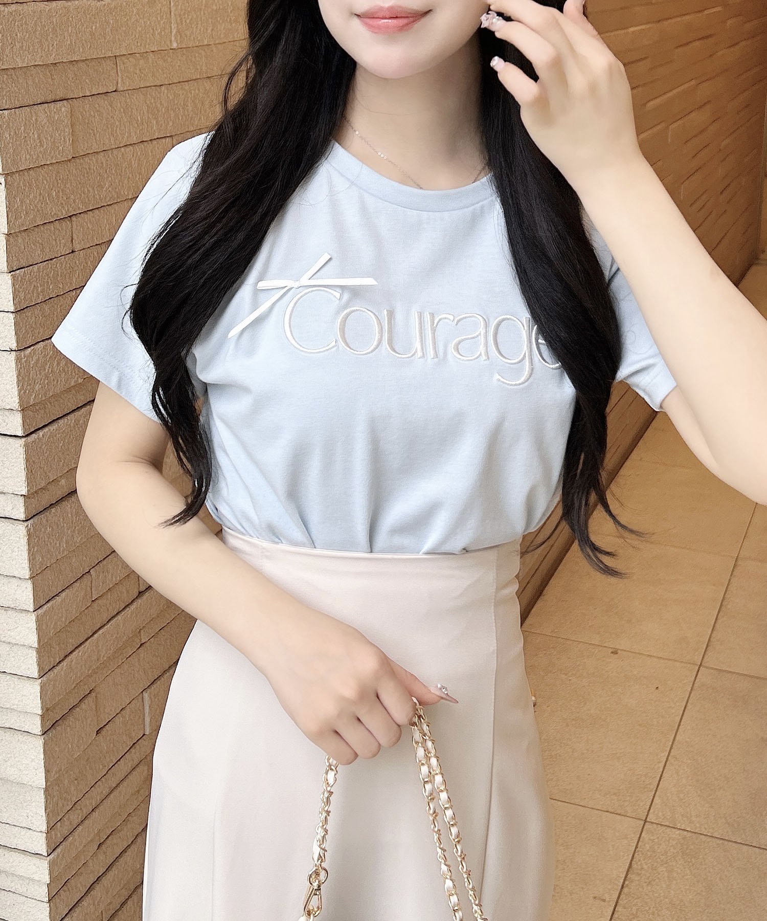 【イング/INGNI】のリボン付ラメ刺繍ロゴTシャツ インテリア・キッズ・メンズ・レディースファッション・服の通販 founy(ファニー) 　ファッション　Fashion　レディースファッション　Fashion for Women　トップス・カットソー　Cut & Sew Tops　シャツ・ブラウス・オフィスカジュアル　Elegant Blouses & Button-Ups　ロングTシャツ・Tシャツ　Longline T-Shirts & Tees　スマホ　Smartphone, Mobile Device　ブルゾン　Blouson, Bomber Jacket　ベーシック　Basic, Essential　リボン　Ribbon, Bow　サックス/オフラメ|ID: prp329100004735090 ipo3291000000034204796