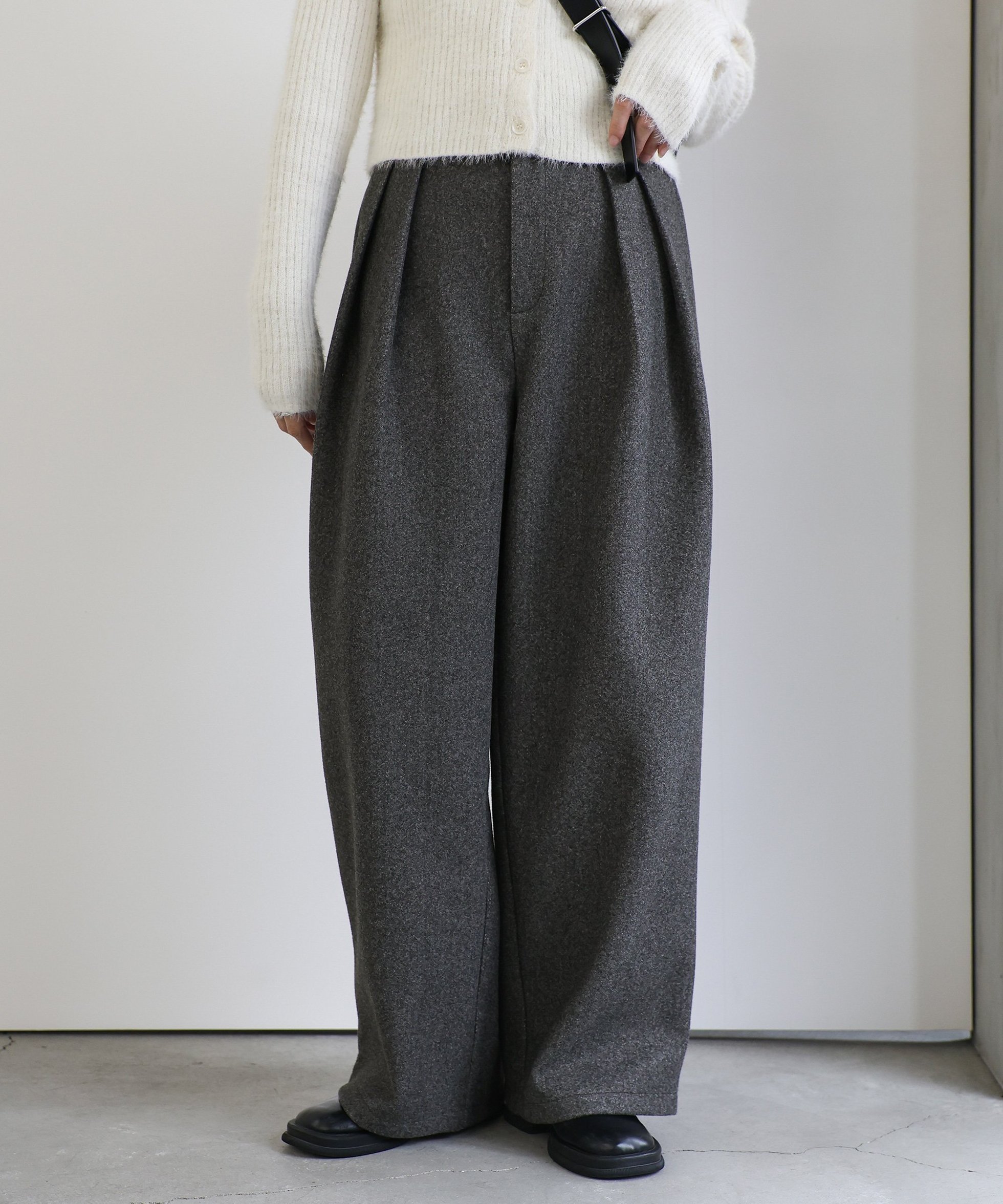 【セレクトモカ/SELECT MOCA】のフェイクウールダブルタックパンツ 人気、トレンドファッション・服の通販 founy(ファニー) 　ファッション　Fashion　レディースファッション　Fashion for Women　パンツ　Pants & Trousers　おすすめ　Recommended / Our Picks　クロップド　Cropped, Short Length　スラックス　Slacks, Dress Pants　フロント　Front, Front Design　ベーシック　Basic, Essential　ボトム　Bottoms, Lower Wear　ルーズ　Loose, Oversized　ワイド　Wide, Wide Fit　 other-1|ID: prp329100004735104 ipo3291000000034620146