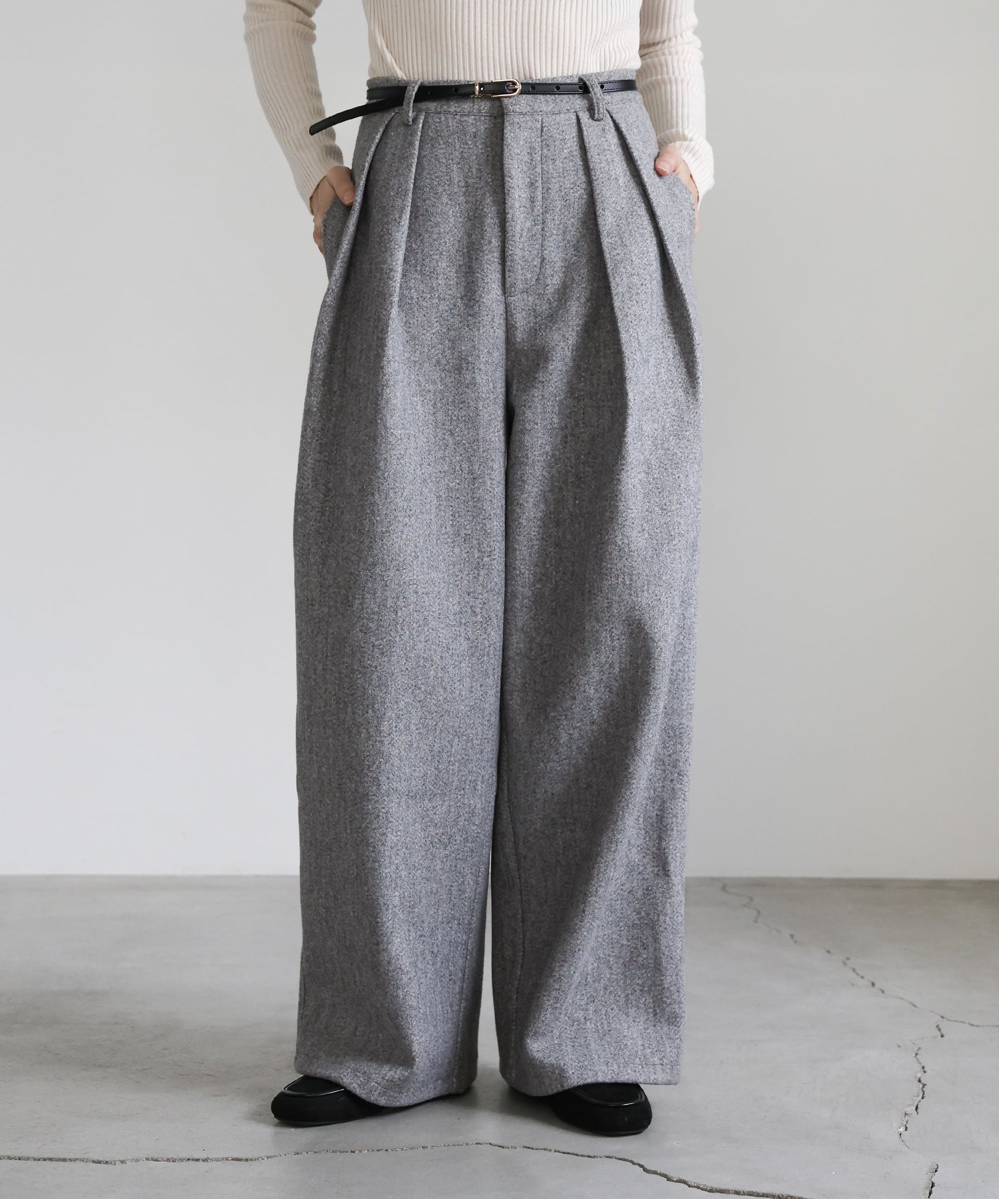 【セレクトモカ/SELECT MOCA】のフェイクウールダブルタックパンツ インテリア・キッズ・メンズ・レディースファッション・服の通販 founy(ファニー) 　ファッション　Fashion　レディースファッション　Fashion for Women　パンツ　Pants & Trousers　おすすめ　Recommended / Our Picks　クロップド　Cropped, Short Length　スラックス　Slacks, Dress Pants　フロント　Front, Front Design　ベーシック　Basic, Essential　ボトム　Bottoms, Lower Wear　ルーズ　Loose, Oversized　ワイド　Wide, Wide Fit　グレー-900|ID: prp329100004735104 ipo3291000000034620155