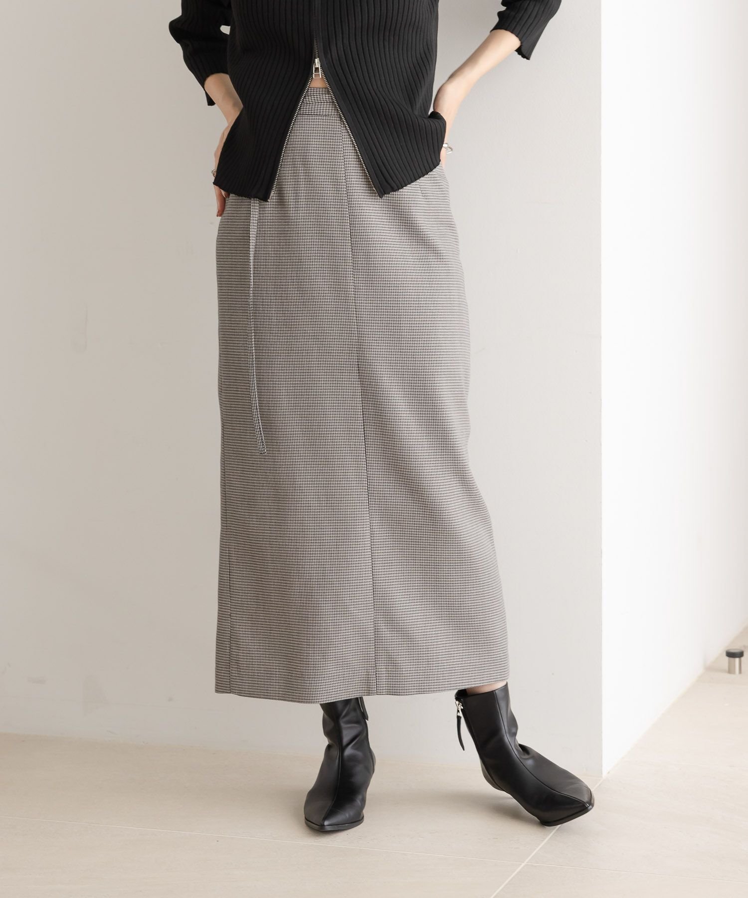 【ローリーズファーム/LOWRYS FARM】のTRベルトツキタイトスカート インテリア・キッズ・メンズ・レディースファッション・服の通販 founy(ファニー) 　ファッション　Fashion　レディースファッション　Fashion for Women　スカート　Skirts　ベルト&ウエストマーク　Belts & Waist Accessories　おすすめ　Recommended / Our Picks　クロップド　Cropped, Short Length　シンプル　Simple, Minimal　ストレッチ　Stretch, Stretchy Fabric　スリット　Slit, Slit Detail　セットアップ　Set-Up, Coordinated Outfit　ブルゾン　Blouson, Bomber Jacket　チドリ柄|ID: prp329100004735249 ipo3291000000034659169