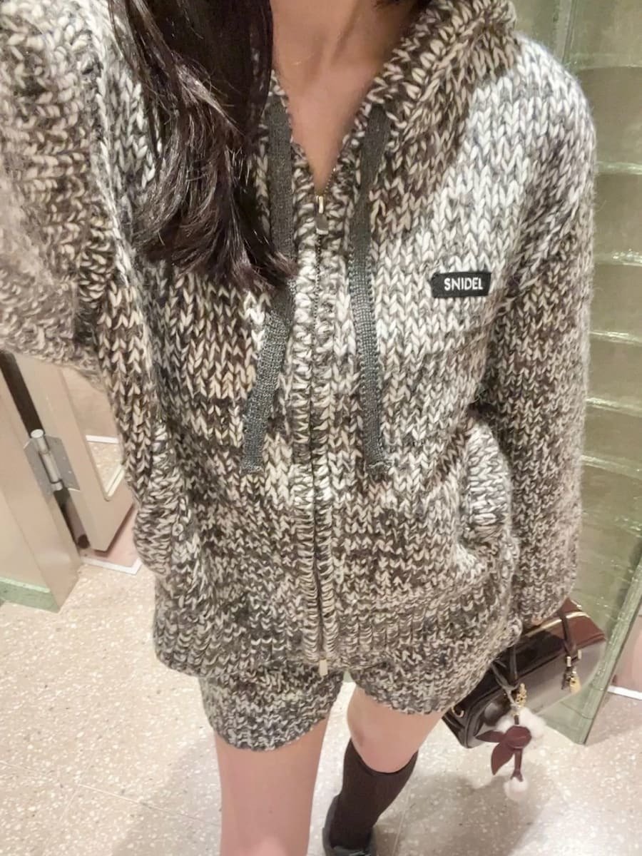【スナイデル/SNIDEL】のロービングニットフーディー インテリア・キッズ・メンズ・レディースファッション・服の通販 founy(ファニー) 　ファッション　Fashion　レディースファッション　Fashion for Women　トップス・カットソー　Cut & Sew Tops　ニット　Knit Tops & Sweaters　アクリル　Acrylic Material　ショート　Short, Short Length　ストレート　Straight, Straight Cut　スマート　Smart, Elegant　セットアップ　Set-Up, Coordinated Outfit　ダウン　Down, Puffer　ボトム　Bottoms, Lower Wear　ポケット　Pocket, Pocket Detail　メランジ　Melange, Mixed Yarn　おすすめ　Recommended / Our Picks　GRY[006]|ID: prp329100004735280 ipo3291000000034205802