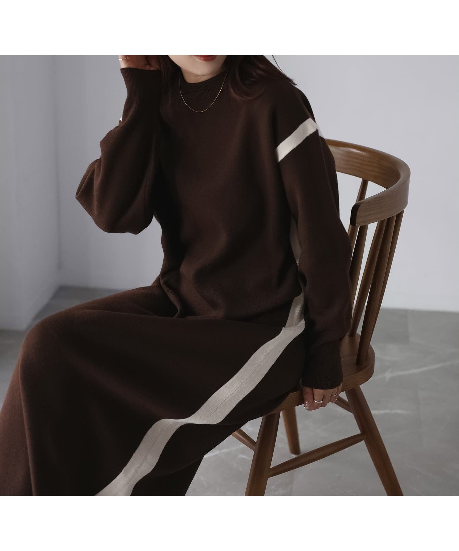 【リベリー/Riberry】のバイカラーラインニットワンピース インテリア・キッズ・メンズ・レディースファッション・服の通販 founy(ファニー) 　ファッション　Fashion　レディースファッション　Fashion for Women　ワンピース　Dresses　ニットワンピース　Knit Dresses　アクリル　Acrylic Material　シンプル　Simple, Minimal　スニーカー　Sneakers, Trainers　無地　Plain, Solid Color　リラックス　Relax, Relaxed Fit　ロング　Long, Long-Length　楽ちん　Easy Fit, Comfortable　A/W・秋冬　Autumn/Winter　再入荷　Restock / Back in Stock　おすすめ　Recommended / Our Picks　旅行　Travel　エレガント 上品　Elegant　ブラウン|ID: prp329100004735362 ipo3291000000034659589