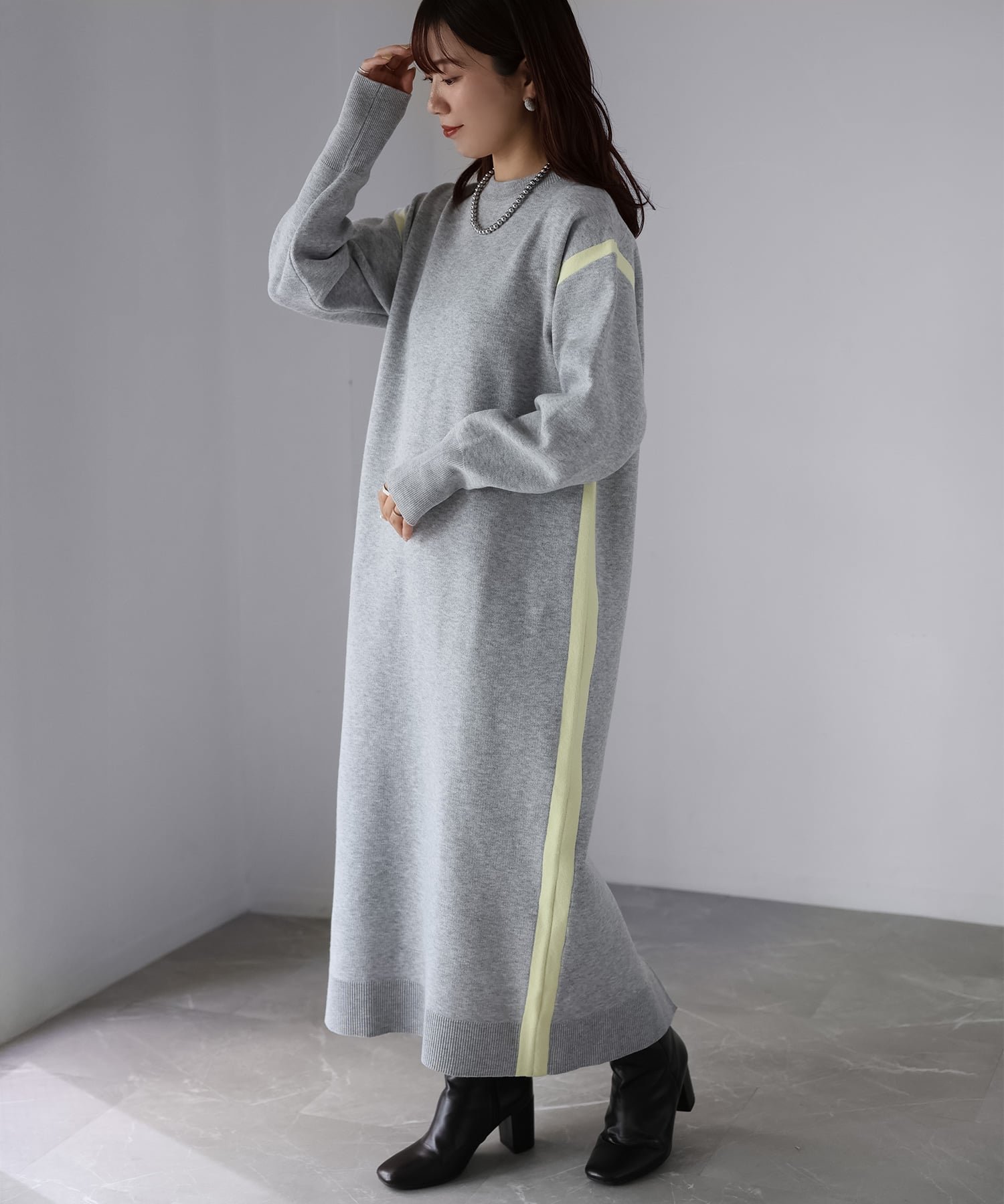 【リベリー/Riberry】のバイカラーラインニットワンピース インテリア・キッズ・メンズ・レディースファッション・服の通販 founy(ファニー) 　ファッション　Fashion　レディースファッション　Fashion for Women　ワンピース　Dresses　ニットワンピース　Knit Dresses　アクリル　Acrylic Material　シンプル　Simple, Minimal　スニーカー　Sneakers, Trainers　無地　Plain, Solid Color　リラックス　Relax, Relaxed Fit　ロング　Long, Long-Length　楽ちん　Easy Fit, Comfortable　A/W・秋冬　Autumn/Winter　再入荷　Restock / Back in Stock　おすすめ　Recommended / Our Picks　旅行　Travel　エレガント 上品　Elegant　杢グレー|ID: prp329100004735362 ipo3291000000034659590