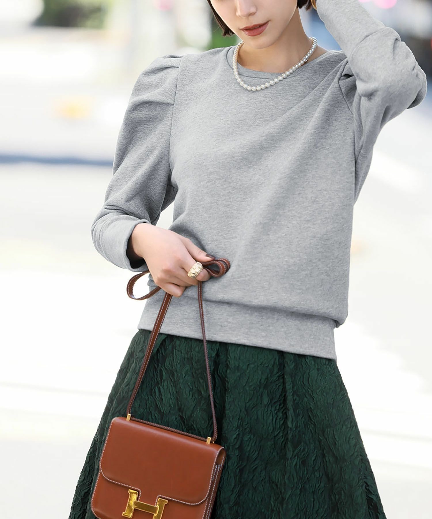 【ガール/GIRL】のパワーショルダープルオーバー【洗える】 インテリア・キッズ・メンズ・レディースファッション・服の通販 founy(ファニー) 　ファッション　Fashion　レディースファッション　Fashion for Women　トップス・カットソー　Cut & Sew Tops　カジュアルプルオーバー・ニットトップス　Pullovers & Knit Tops / Casual Pullovers　イエロー　Yellow　洗える　Machine Washable　ギャザー　Gathered, Ruffled　スラックス　Slacks, Dress Pants　デニム　Denim, Jeans Material　トレーナー　Sweatshirt, Trainer　ボトム　Bottoms, Lower Wear　再入荷　Restock / Back in Stock　エレガント 上品　Elegant　GRY|ID: prp329100004735422 ipo3291000000034206682