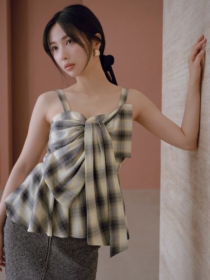 【フレイ アイディー/FRAY I.D】のオンブレラメチェックリボンキャミ インテリア・キッズ・メンズ・レディースファッション・服の通販 founy(ファニー) 　ファッション　Fashion　レディースファッション　Fashion for Women　トップス・カットソー　Cut & Sew Tops　キャミソール&ノースリーブ　Camisoles & Sleeveless Tops　キャミソール　Camisole, Spaghetti Strap Top　グラデーション　Gradient, Ombre　今季　This Season, Current Season　シャーリング　Shirring, Ruched　シルバー　Silver, Metallic Silver　スマート　Smart, Elegant　トレンド　Trend, Trending Now　人気　Popular, Best Seller　リボン　Ribbon, Bow　おすすめ　Recommended / Our Picks　YEL[032]|ID: prp329100004735432 ipo3291000000034206764