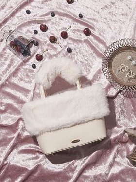 【リリーブラウン/Lily Brown】のエコファーコンビマルチウェイトート 人気、トレンドファッション・服の通販 founy(ファニー) ファッション Fashion レディースファッション Fashion for Women バッグ Bags スマート Smart, Elegant ポケット Pocket, Pocket Detail ミックス Mix, Mixed Style |ID:prp329100004735587