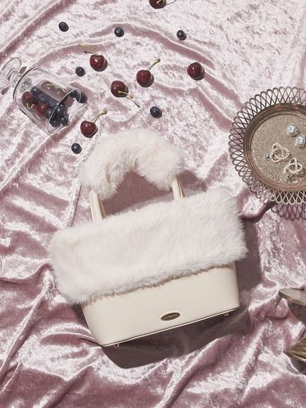 【リリーブラウン/Lily Brown】のエコファーコンビマルチウェイトート 人気、トレンドファッション・服の通販 founy(ファニー) ファッション Fashion レディースファッション Fashion for Women バッグ Bags スマート Smart, Elegant ポケット Pocket, Pocket Detail ミックス Mix, Mixed Style other-1|ID: prp329100004735587 ipo3291000000034539684