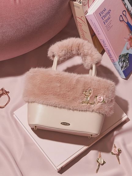 【リリーブラウン/Lily Brown】のエコファーコンビマルチウェイトート インテリア・キッズ・メンズ・レディースファッション・服の通販 founy(ファニー) 　ファッション　Fashion　レディースファッション　Fashion for Women　バッグ　Bags　スマート　Smart, Elegant　ポケット　Pocket, Pocket Detail　ミックス　Mix, Mixed Style　PBEG[036]|ID: prp329100004735587 ipo3291000000034539687