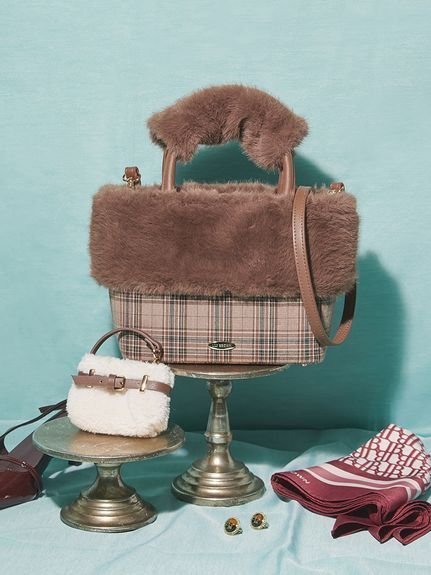 【リリーブラウン/Lily Brown】のエコファーコンビマルチウェイトート インテリア・キッズ・メンズ・レディースファッション・服の通販 founy(ファニー) 　ファッション　Fashion　レディースファッション　Fashion for Women　バッグ　Bags　スマート　Smart, Elegant　ポケット　Pocket, Pocket Detail　ミックス　Mix, Mixed Style　CHECK[931]|ID: prp329100004735587 ipo3291000000034539689