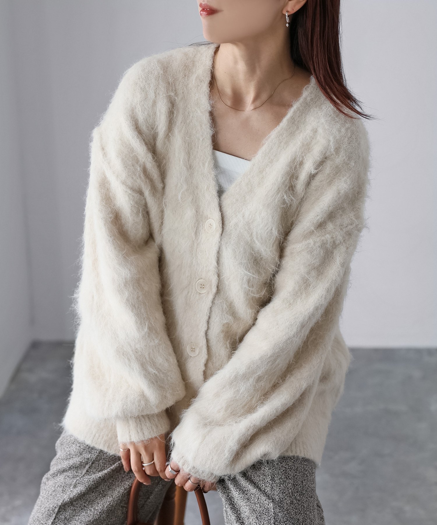 【リベリー/Riberry】のシャギーVネックニットカーディガン インテリア・キッズ・メンズ・レディースファッション・服の通販 founy(ファニー) ファッション Fashion レディースファッション Fashion for Women トップス・カットソー Cut & Sew Tops ニット Knit Tops & Sweaters カーディガン・羽織り Layered Style Cardigans Vネックトップス V-Neck Tops / V-Cut Neckline Shirts インナー Innerwear オケージョン Occasion Wear 春 Spring 秋 Autumn カーディガン Cardigan, Knitwear キャミワンピース Cami Dress, Slip Dress シンプル Simple, Minimal スリーブ Sleeve, Long Sleeve / Short Sleeve デニム Denim, Jeans Material 人気 Popular, Best Seller フェミニン Feminine, Girly フレア Flare, Flared ベーシック Basic, Essential 冬 Winter / This Winter 再入荷 Restock / Back in Stock おすすめ Recommended / Our Picks ライトベージュ|ID: prp329100004735597 ipo3291000000034592638