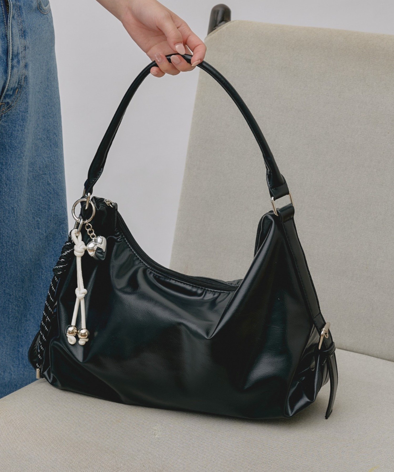 【チャオパニックティピー/CIAOPANIC TYPY】の新色追加!【yomo企画】チャーム付きワンハンドルベルトデザインバック インテリア・キッズ・メンズ・レディースファッション・服の通販 founy(ファニー) ファッション Fashion レディースファッション Fashion for Women バッグ Bags ベルト&ウエストマーク Belts & Waist Accessories おすすめ Recommended / Our Picks チャーム Charm, Pendant ブラック|ID: prp329100004735609 ipo3291000000034539628