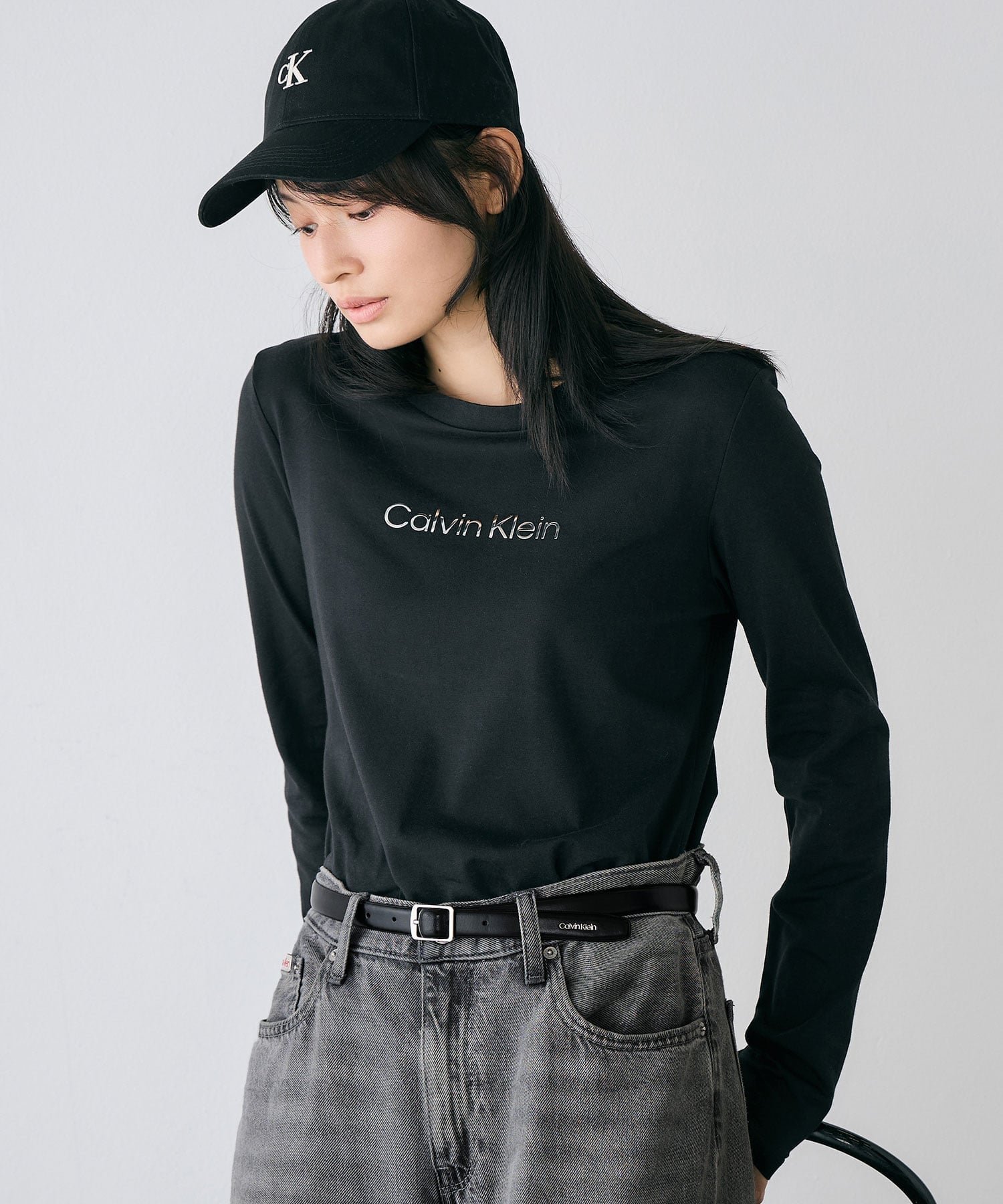 【カルバンクライン/Calvin Klein】の【公式ショップ】 カルバンクライン ロングスリーブスタンダードロゴスリムTシャツ Calvin Klein Jeans 47D281G インテリア・キッズ・メンズ・レディースファッション・服の通販 founy(ファニー) 　ファッション　Fashion　レディースファッション　Fashion for Women　トップス・カットソー　Cut & Sew Tops　シャツ・ブラウス・オフィスカジュアル　Elegant Blouses & Button-Ups　ロングTシャツ・Tシャツ　Longline T-Shirts & Tees　アウトドア　Outdoor Clothing　ストレッチ　Stretch, Stretchy Fabric　ストレート　Straight, Straight Cut　スリーブ　Sleeve, Long Sleeve / Short Sleeve　リラックス　Relax, Relaxed Fit　ロング　Long, Long-Length　Black|ID: prp329100004735670 ipo3291000000034519900