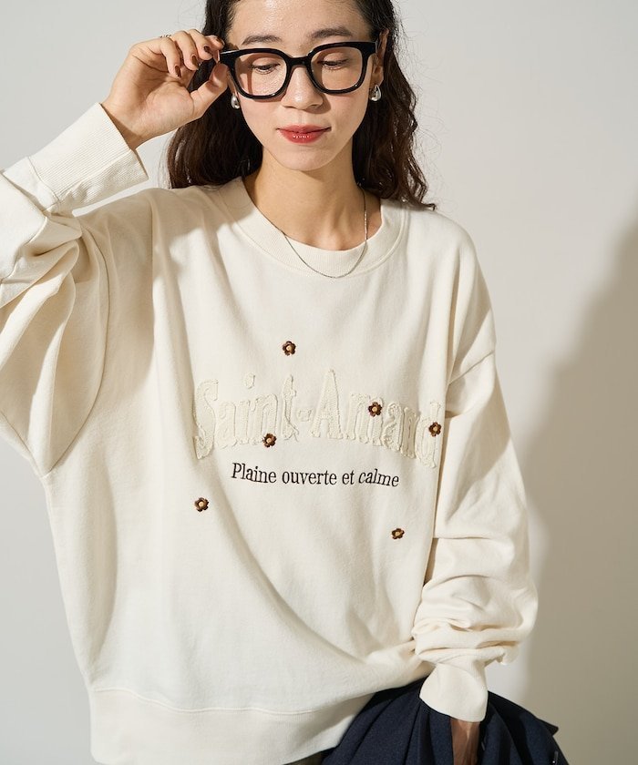 【フリークスストア/FREAK'S STORE】のデニムロゴデイジー スウェット 25AW 人気、トレンドファッション・服の通販 founy(ファニー) 　ファッション　Fashion　レディースファッション　Fashion for Women　トップス・カットソー　Cut & Sew Tops　レディースパーカー・カジュアルフーディー　Casual Hoodies & Sweatshirts　スウェット・クルーネックトップス　Sweatshirts & Crewnecks / Relaxed Fit Sweat Tops　2025年　2025　2025-2026秋冬・A/W　Autumn/Winter 2025–26 AW25–26　冬　Winter / This Winter　おすすめ　Recommended / Our Picks　スウェット / スエット　Sweatshirt, Sweatwear　デニム　Denim, Jeans Material　ビッグ　Big, Oversized　フラワー　Flower, Floral　リメイク　Remake, Reconstructed　ロング　Long, Long-Length　A/W・秋冬　Autumn/Winter　 other-1|ID: prp329100004735704 ipo3291000000034949027