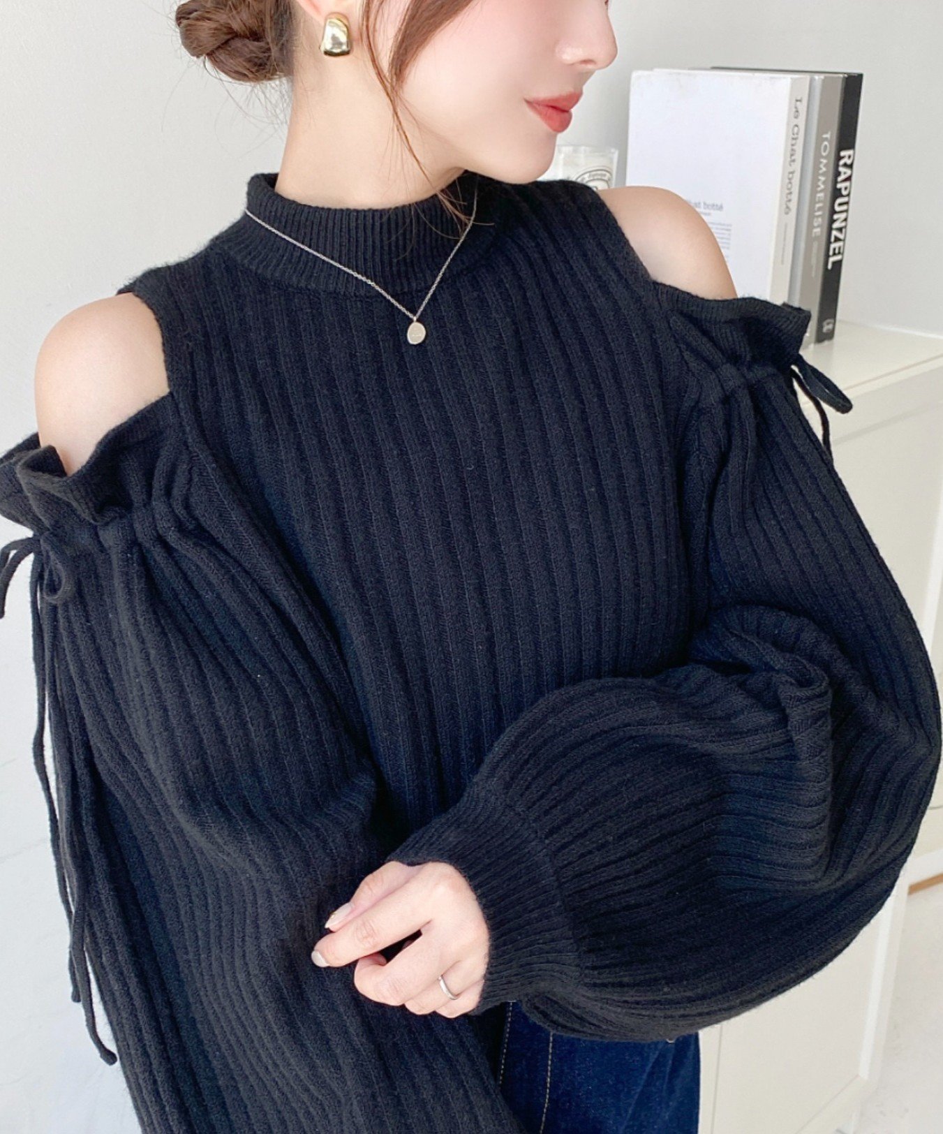 【モーメントプラス/moment+ / MEN】の袖リボンショルダースリットニットプルオーバー インテリア・キッズ・メンズ・レディースファッション・服の通販 founy(ファニー) ファッション Fashion メンズファッション Fashion for Men トップス・カットソー Cut & Sew Tops ニット・セーター / 定番トップス Knit Tops & Sweaters 今季 This Season, Current Season ショルダー Shoulder, Shoulder Strap ジーンズ Jeans, Denim Pants ストレッチ Stretch, Stretchy Fabric スリット Slit, Slit Detail スリーブ Sleeve, Long Sleeve / Short Sleeve ダメージ Distressed, Destroyed デニム Denim, Jeans Material トレンド Trend, Trending Now 定番 Standard, Basic Item バランス Balance, Style Balance フェミニン Feminine, Girly フレア Flare, Flared ベーシック Basic, Essential ボトルネック Bottle Neck, Mock Neck マーメイド Mermaid, Fishtail Silhouette ミニスカート Mini Skirt, Short Skirt リブニット Rib Knit, Ribbed Knit リボン Ribbon, Bow ロング Long, Long-Length A/W・秋冬 Autumn/Winter 再入荷 Restock / Back in Stock プチプライス・低価格 Affordable / Budget Price ブラック|ID: prp329100004735755 ipo3291000000034489597