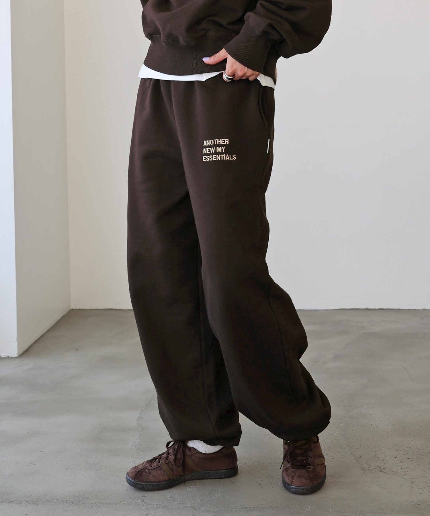 【アンドミー/andme】のANME エンブロイダリー ロゴ 裏毛 スウェット パンツ ANME アンメ インテリア・キッズ・メンズ・レディースファッション・服の通販 founy(ファニー) 　ファッション　Fashion　レディースファッション　Fashion for Women　パンツ　Pants & Trousers　エンブロイダリー　Embroidery Design　スウェット / スエット　Sweatshirt, Sweatwear　ポケット　Pocket, Pocket Detail　別注　Limited Edition, Custom Order　楽ちん　Easy Fit, Comfortable　おすすめ　Recommended / Our Picks　ブラウン|ID: prp329100004736196 ipo3291000000034507464