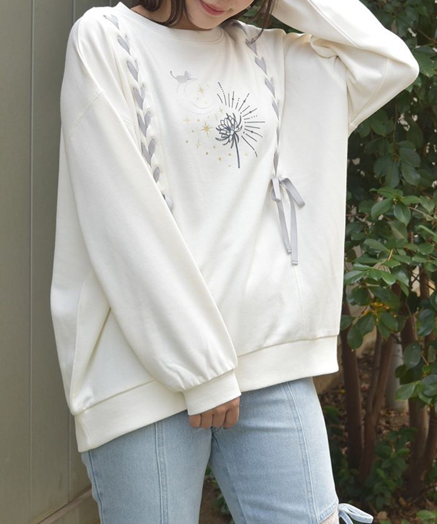 【アクシーズファム/axes femme】の編み上げアソート柄トレーナー インテリア・キッズ・メンズ・レディースファッション・服の通販 founy(ファニー)  ファッション Fashion レディースファッション Fashion for Women おすすめ Recommended / Our Picks シンプル Simple, Minimal トレーナー Sweatshirt, Trainer フェミニン Feminine, Girly プリント Print, Printed Pattern ボトム Bottoms, Lower Wear リメイク Remake, Reconstructed 秋 Autumn 生成り|ID: prp329100004736204 ipo3291000000034273322