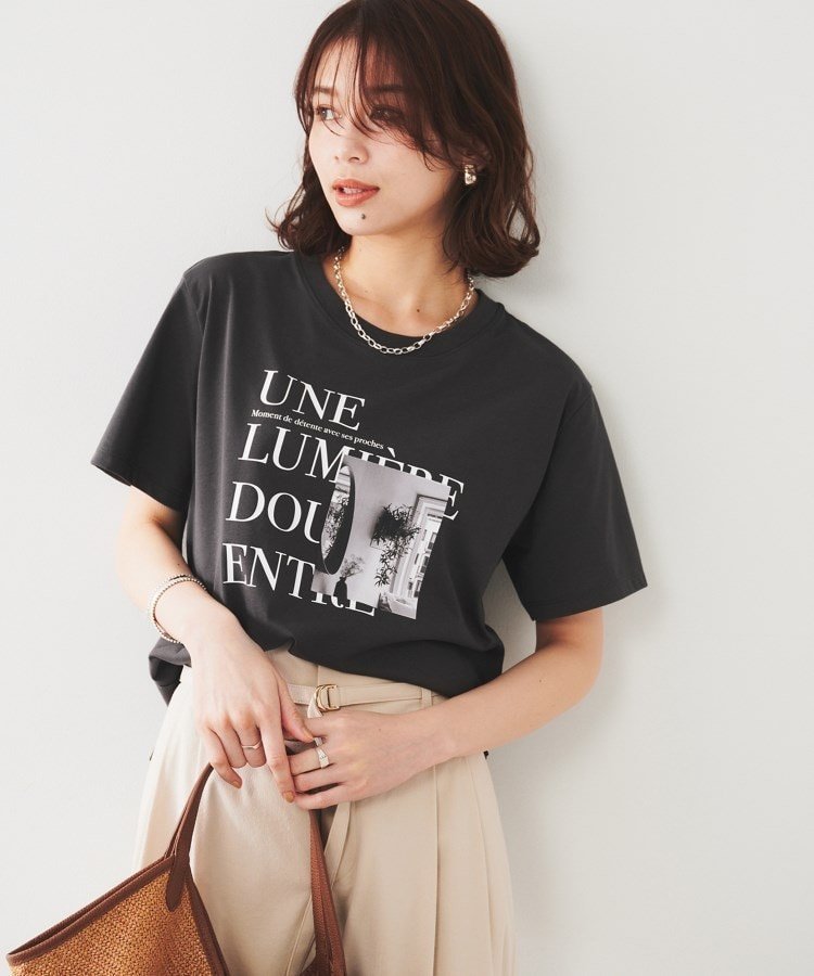 【アンタイトル/UNTITLED】の【ロゴT/プリントT】グラフィックTシャツ インテリア・キッズ・メンズ・レディースファッション・服の通販 founy(ファニー) ファッション Fashion レディースファッション Fashion for Women トップス・カットソー Cut & Sew Tops シャツ・ブラウス・オフィスカジュアル Elegant Blouses & Button-Ups ロングTシャツ・Tシャツ Longline T-Shirts & Tees おすすめ Recommended / Our Picks インナー Innerwear グラフィック Graphic, Graphic Design シルケット Silket, Silky Cotton シンプル Simple, Minimal ジャケット Jacket, Outerwear スマート Smart, Elegant プリント Print, Printed Pattern ボトム Bottoms, Lower Wear チャコールグレー|ID: prp329100004736489 ipo3291000000034455117