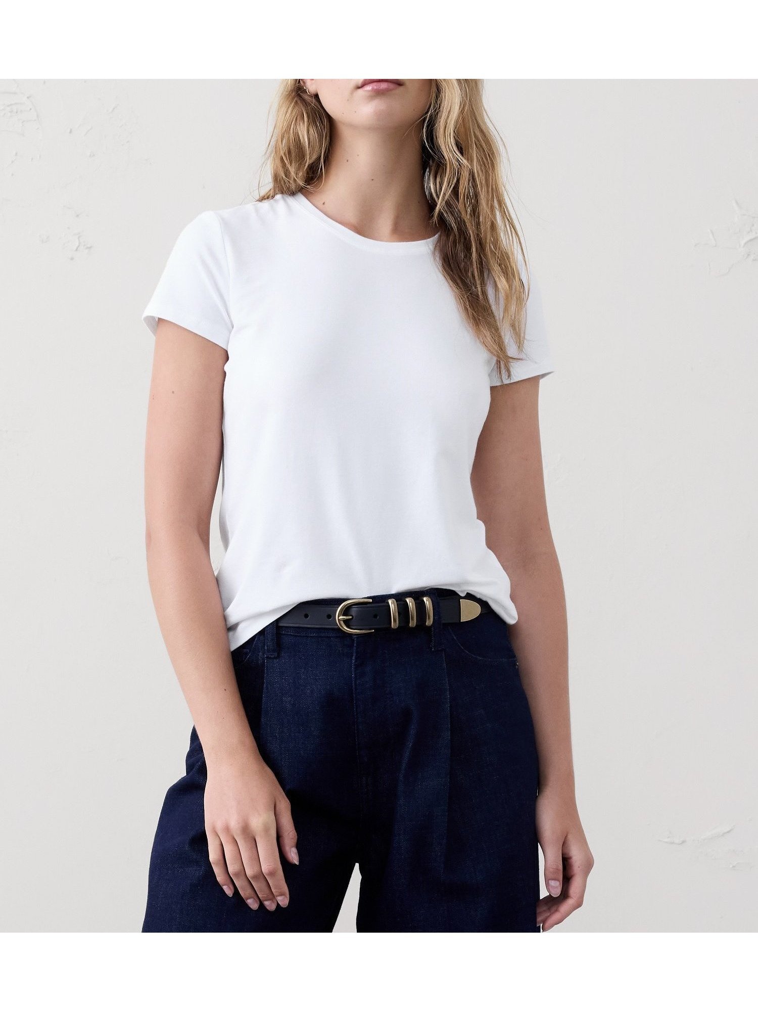 【バナナリパブリック ファクトリーストア/BANANA REPUBLIC FACTORY STORE】のBANANA REPUBLIC FACTORY STORE タイムレスクルーネックTシャツ インテリア・キッズ・メンズ・レディースファッション・服の通販 founy(ファニー)  ファッション Fashion レディースファッション Fashion for Women トップス・カットソー Cut & Sew Tops シャツ・ブラウス・オフィスカジュアル Elegant Blouses & Button-Ups ロングTシャツ・Tシャツ Longline T-Shirts & Tees ストレート Straight, Straight Cut フィット Fit, Slim Fit 半袖 Short Sleeve, Half Sleeve WHITE|ID: prp329100004736555 ipo3291000000034358561