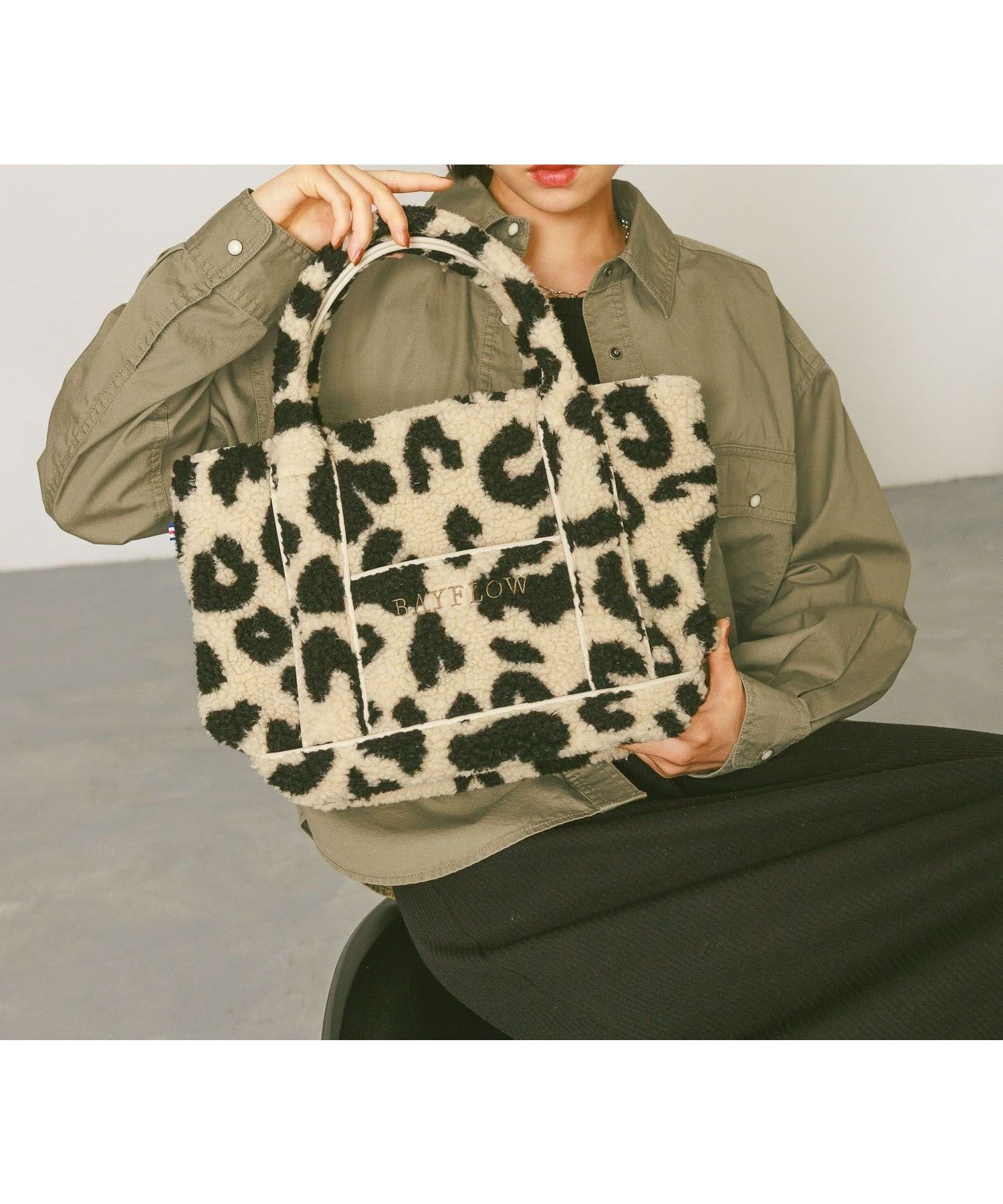 【ベイフロー/BAYFLOW】の500mlのペットボトルも入る レオパードボアロゴトートM インテリア・キッズ・メンズ・レディースファッション・服の通販 founy(ファニー) 　ファッション　Fashion　レディースファッション　Fashion for Women　バッグ　Bags　パイピング　Piping, Trim Design　フロント　Front, Front Design　冬　Winter / This Winter　定番　Standard, Basic Item　ライトベージュ56|ID: prp329100004736556 ipo3291000000034610362