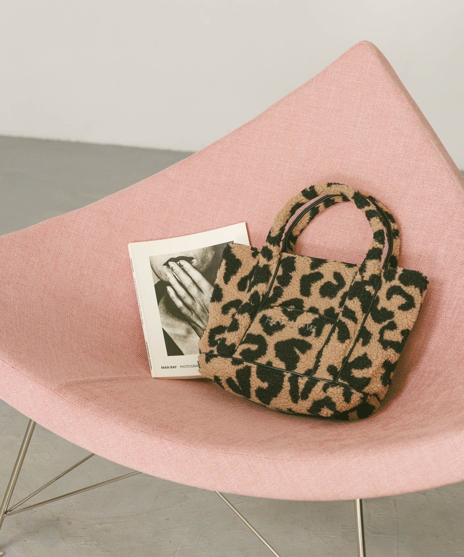 【ベイフロー/BAYFLOW】の500mlのペットボトルも入る レオパードボアロゴトートM インテリア・キッズ・メンズ・レディースファッション・服の通販 founy(ファニー) 　ファッション　Fashion　レディースファッション　Fashion for Women　バッグ　Bags　パイピング　Piping, Trim Design　フロント　Front, Front Design　冬　Winter / This Winter　定番　Standard, Basic Item　ブラウン50|ID: prp329100004736556 ipo3291000000034610363